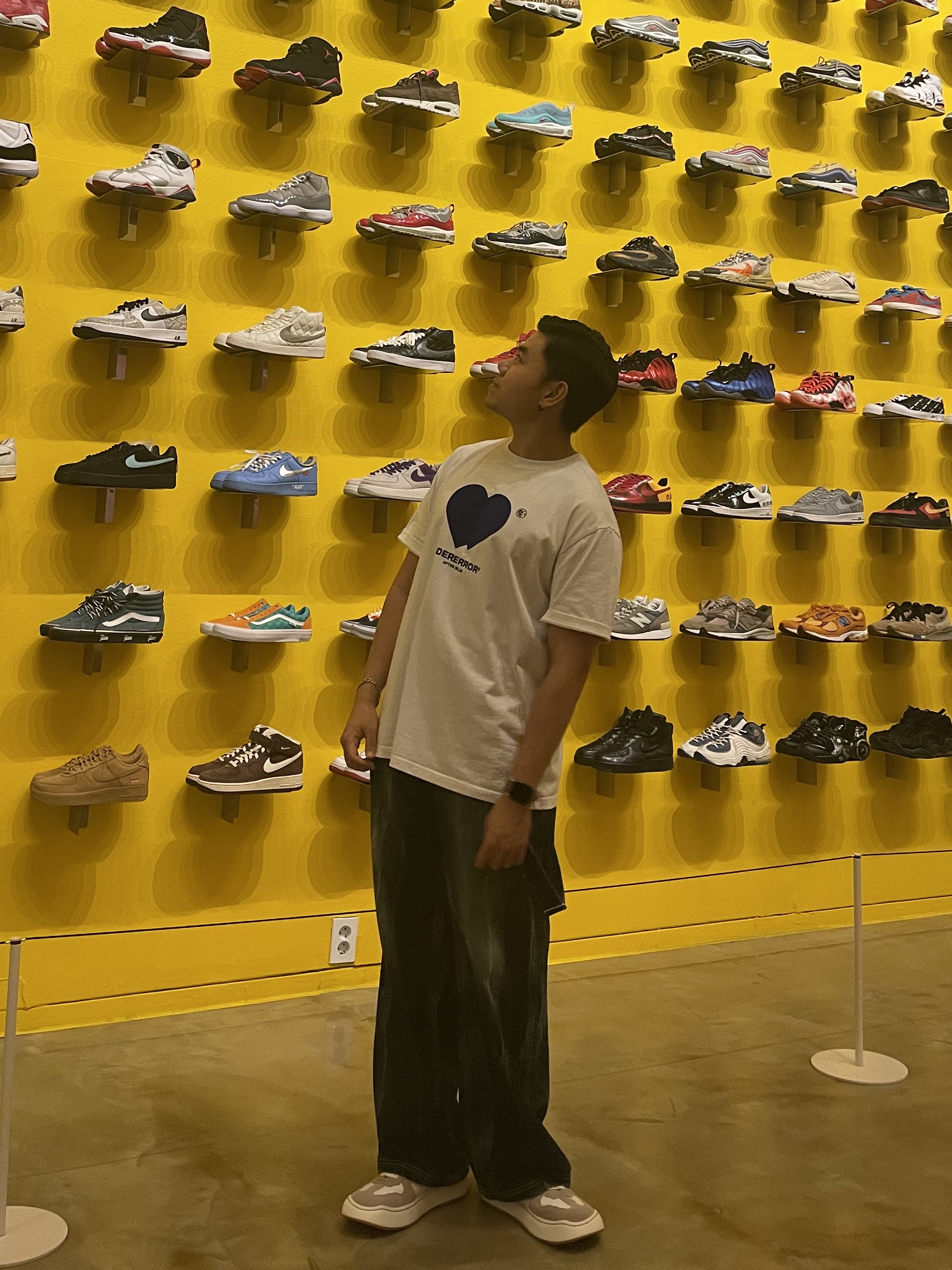 Ader Error Log; Baus Off White, Ader Error Twin Heart Logo T-Shirt White 착용 스타일