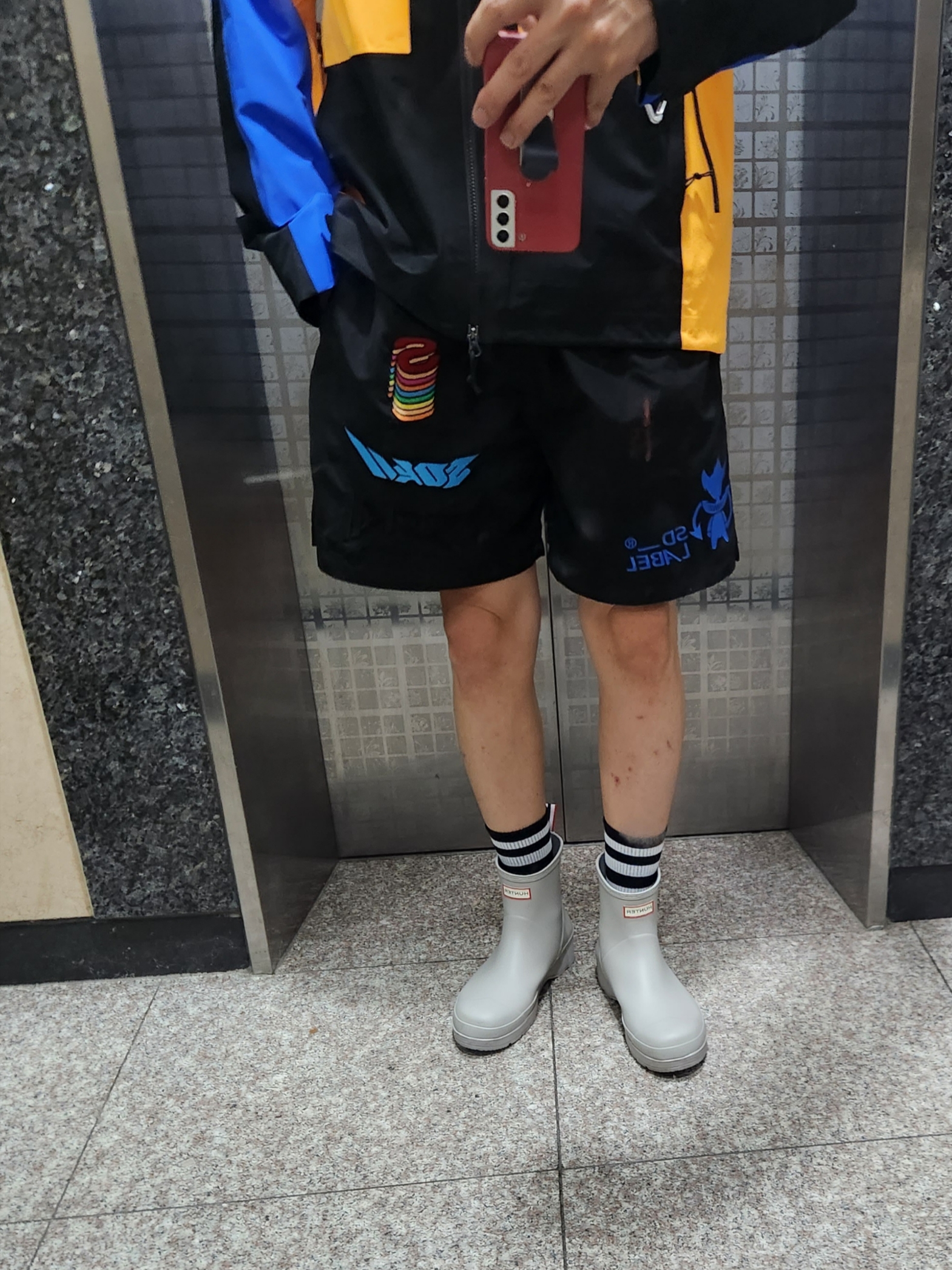 Hunter Play Short Wellington Boots Zinc Grey 착용 스타일 - 1