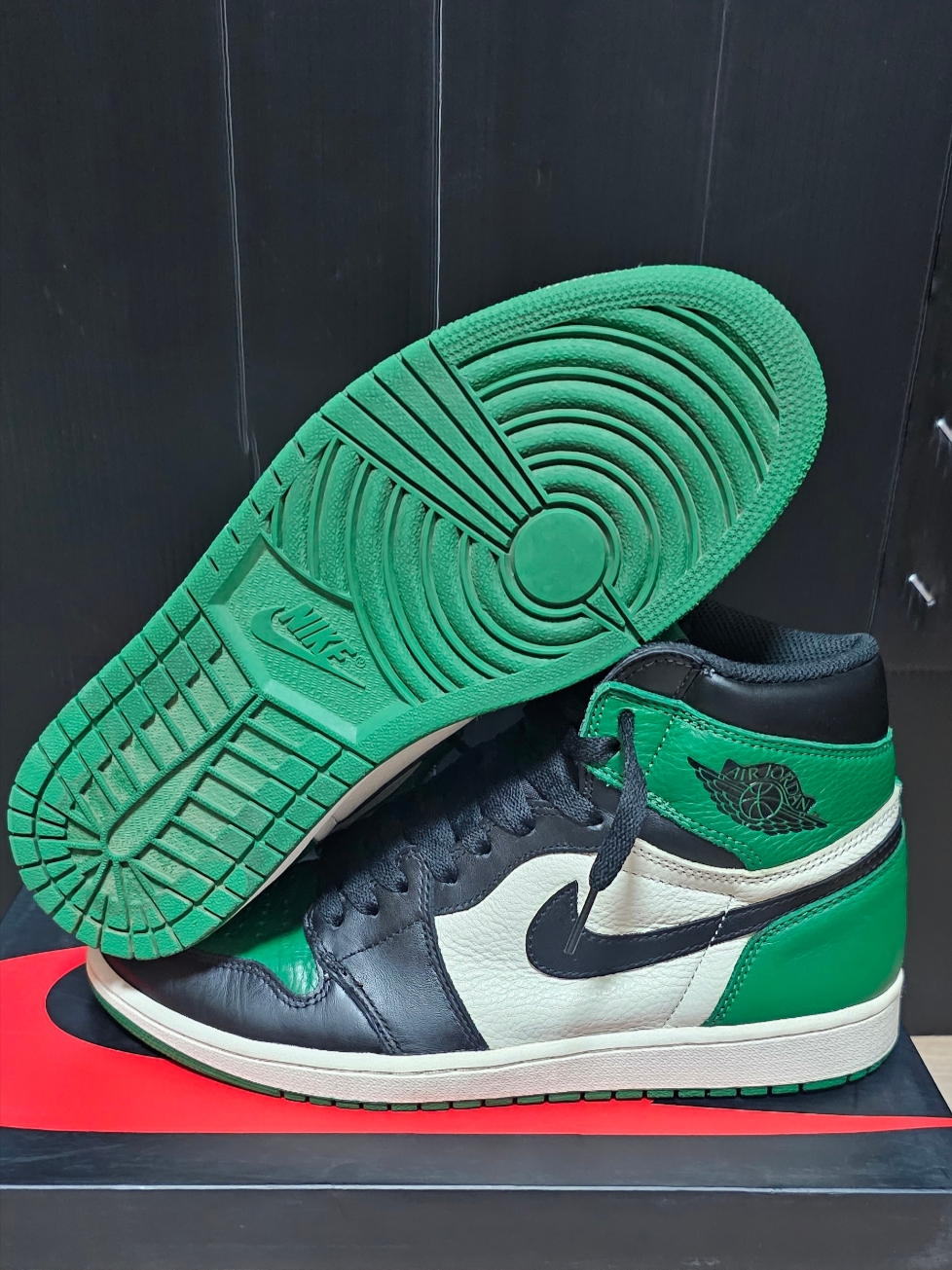 Jordan 1 Retro High OG Pine Green 착용 스타일 - 5