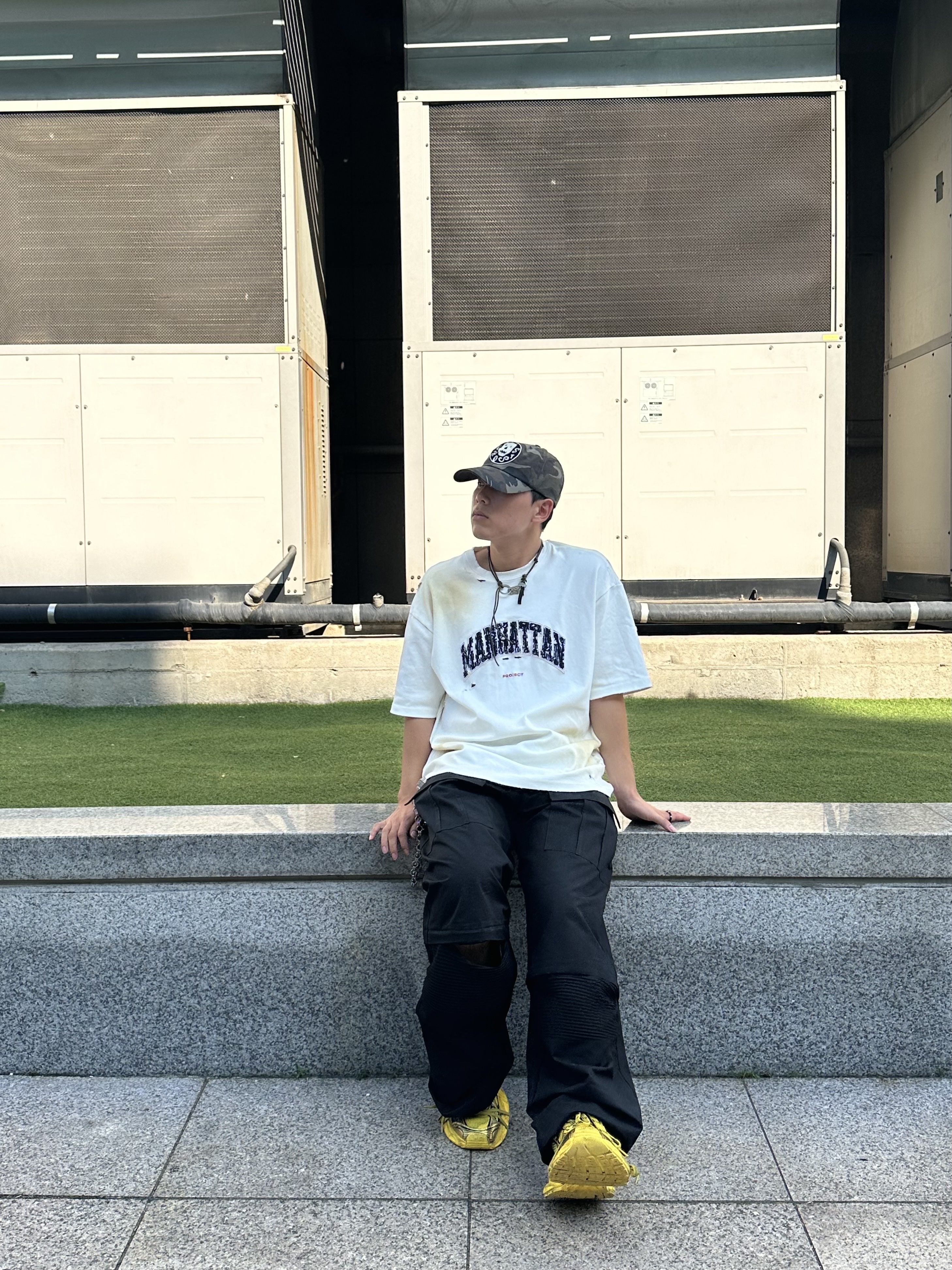 Balenciaga 3XL Sneakers Yellow Black 착용 스타일 - 2