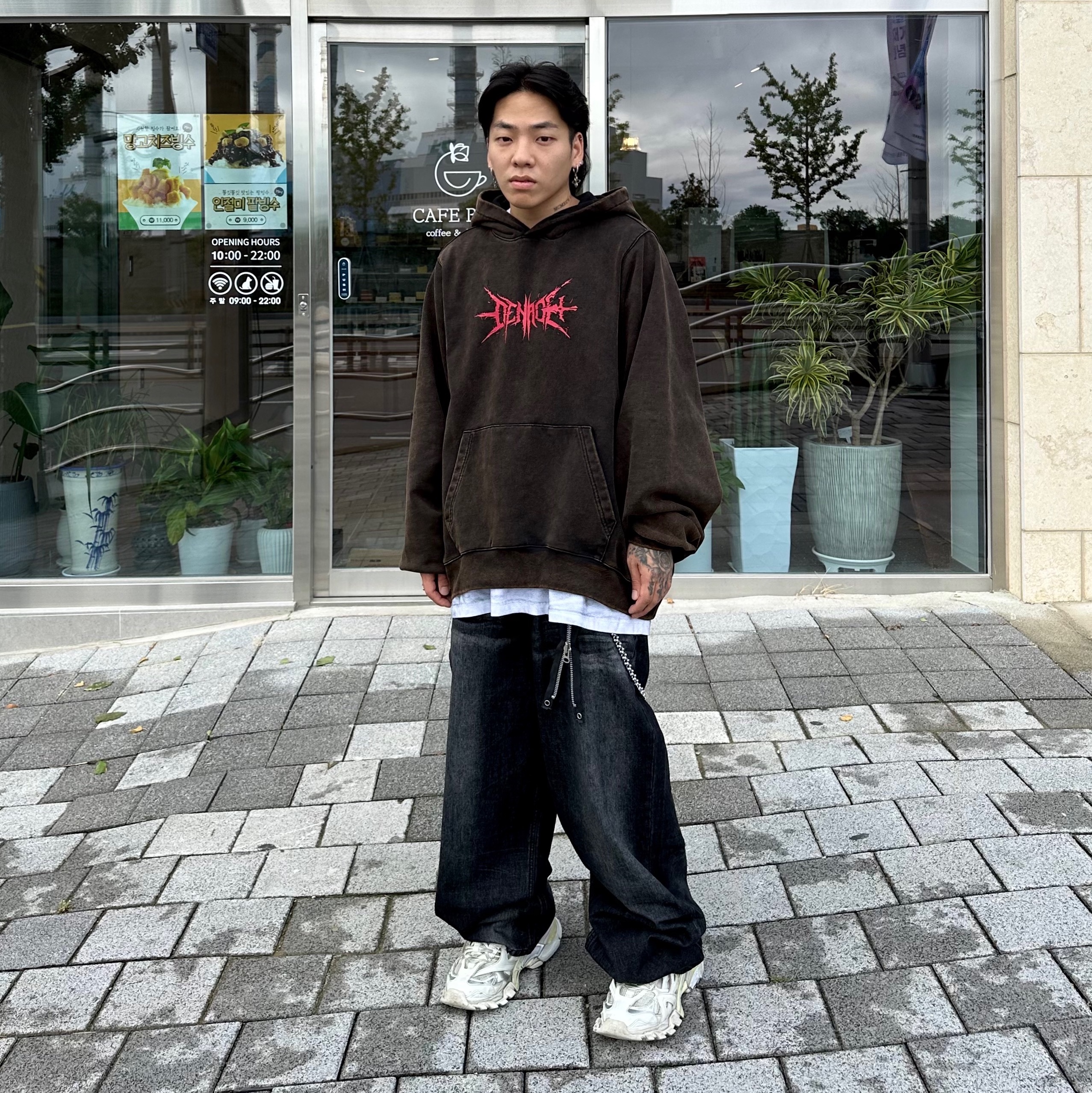 Balenciaga Track.2 Sneakers White 착용 스타일 - 2
