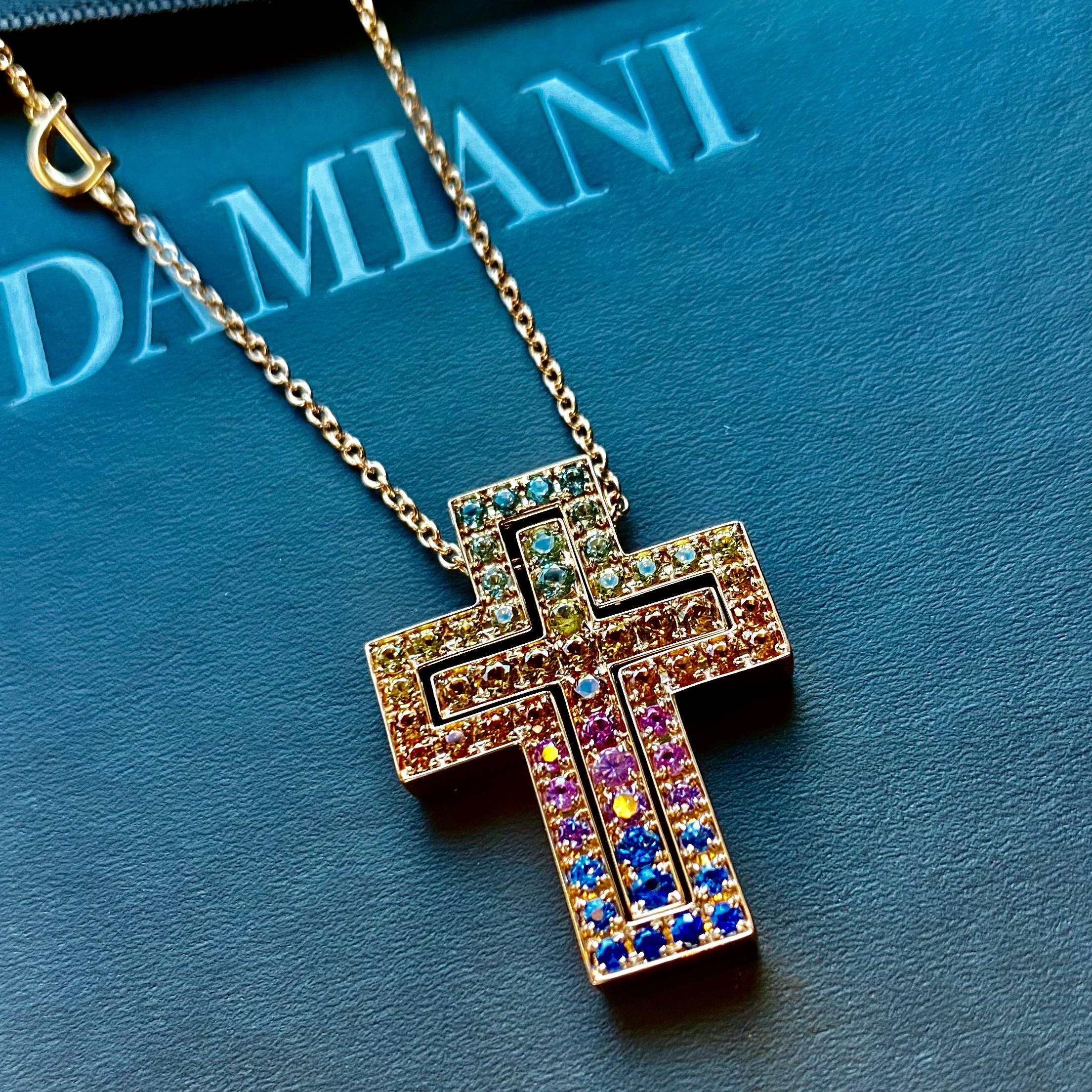 Damiani Belle Epoque Rainbow Sapphires 20x26mm Necklace Pink Gold 착용 스타일 - 2