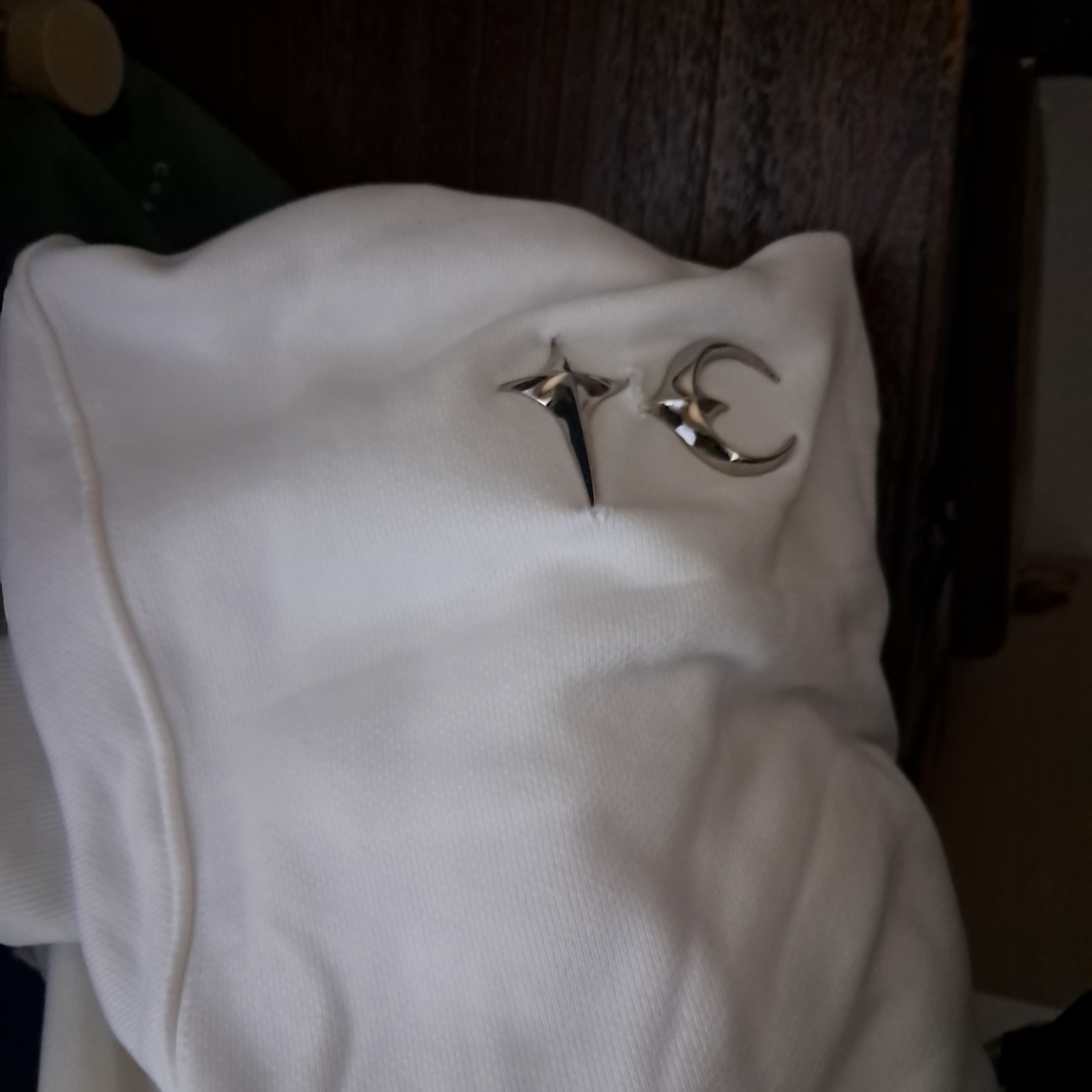 Thug Club Armor Hoodie White 착용 스타일