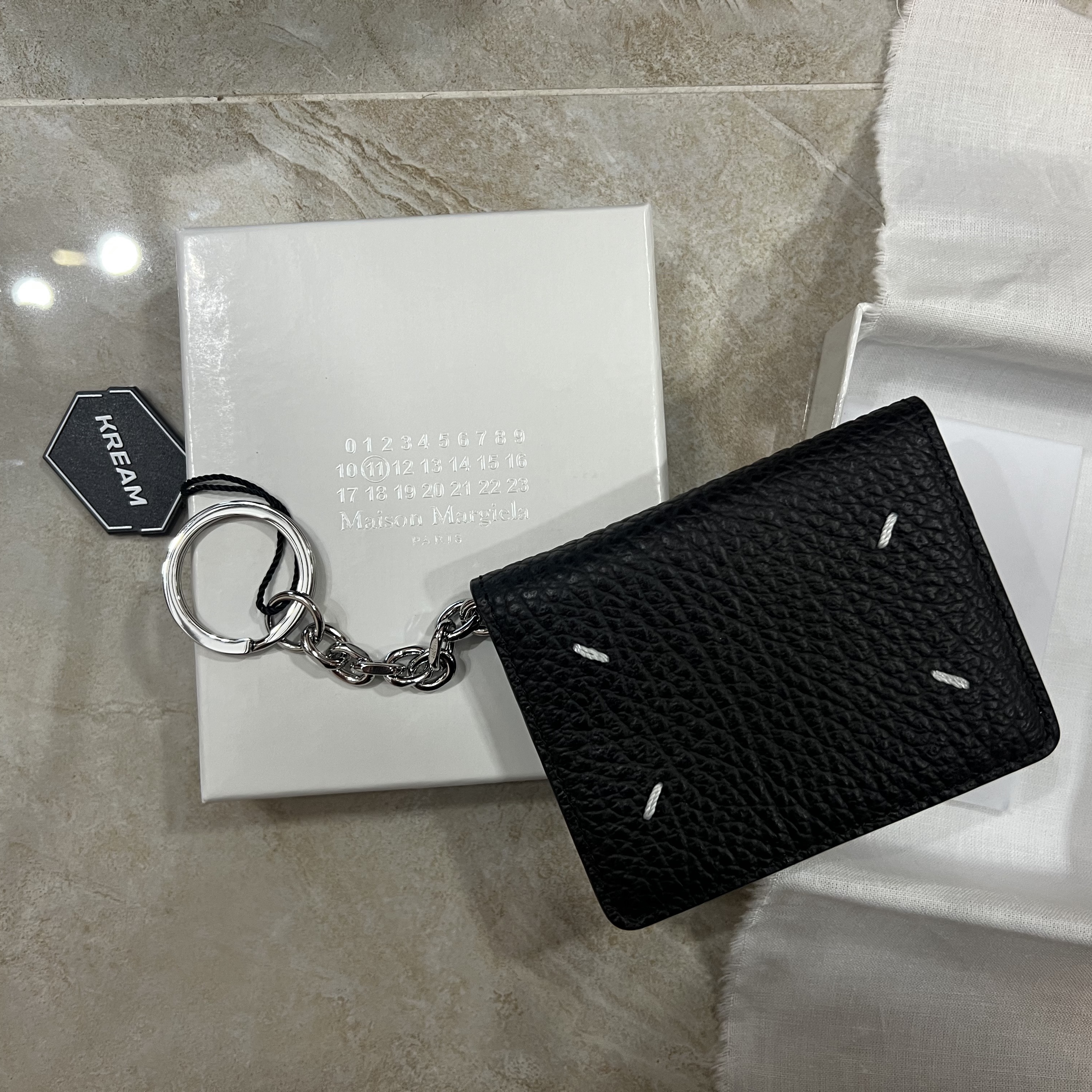 Maison Margiela Keyring Wallet Black 착용 스타일