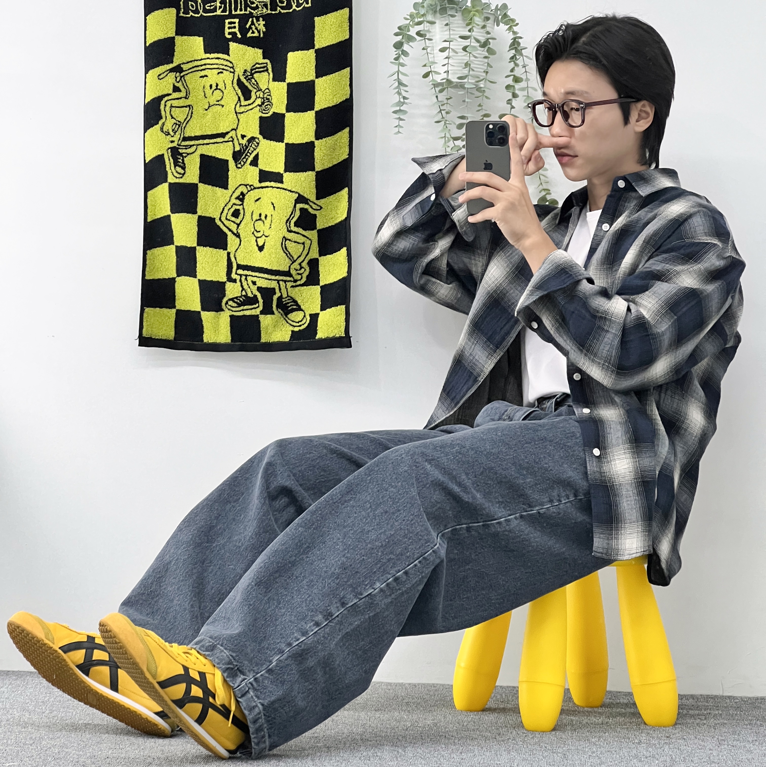 Onitsuka Tiger Mexico 66 Yellow Black 착용 스타일 - 1