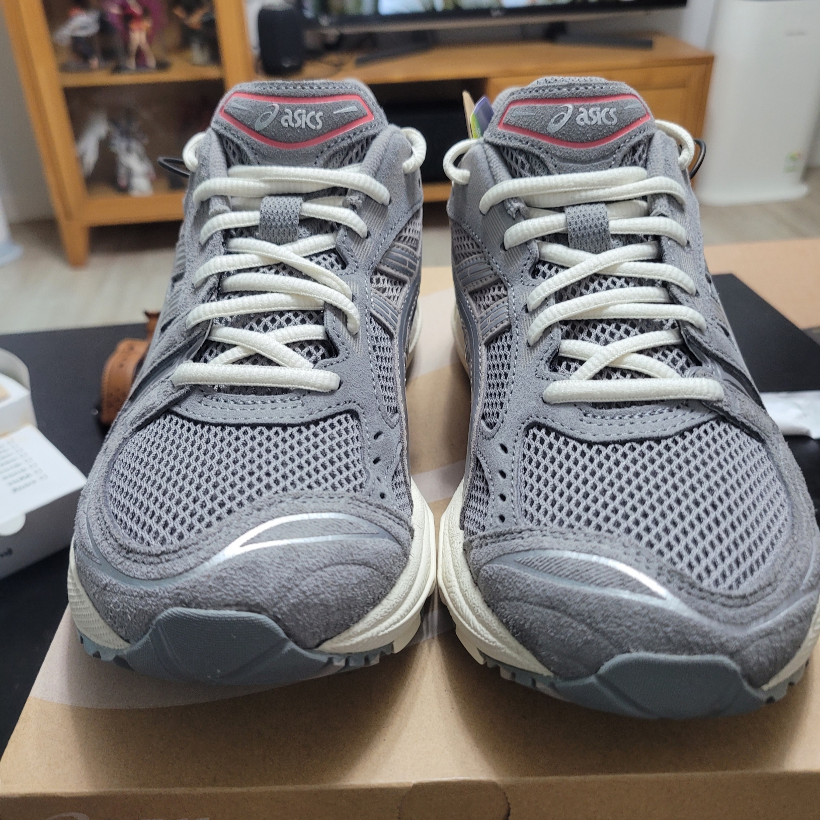 Asics Gel-Kayano 14 Clay Grey Pure Silver 착용 스타일 - 2