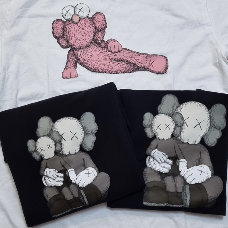 (Kids) Uniqlo UT x Kaws Long Sleeve Sweatshirt Black, Uniqlo UT x Kaws Short Sleeve Graphic T-Shirt Black 착용 스타일