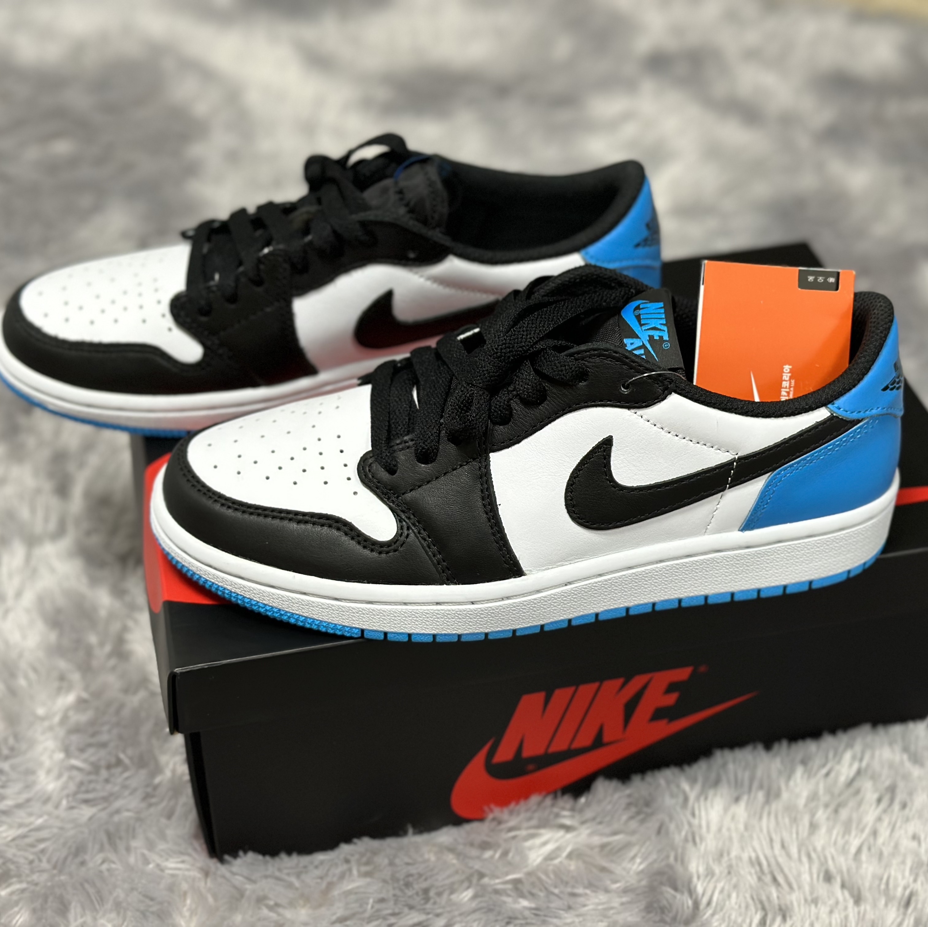 (W) Jordan 1 Retro Low OG Black and Dark Powder Blue 착용 스타일