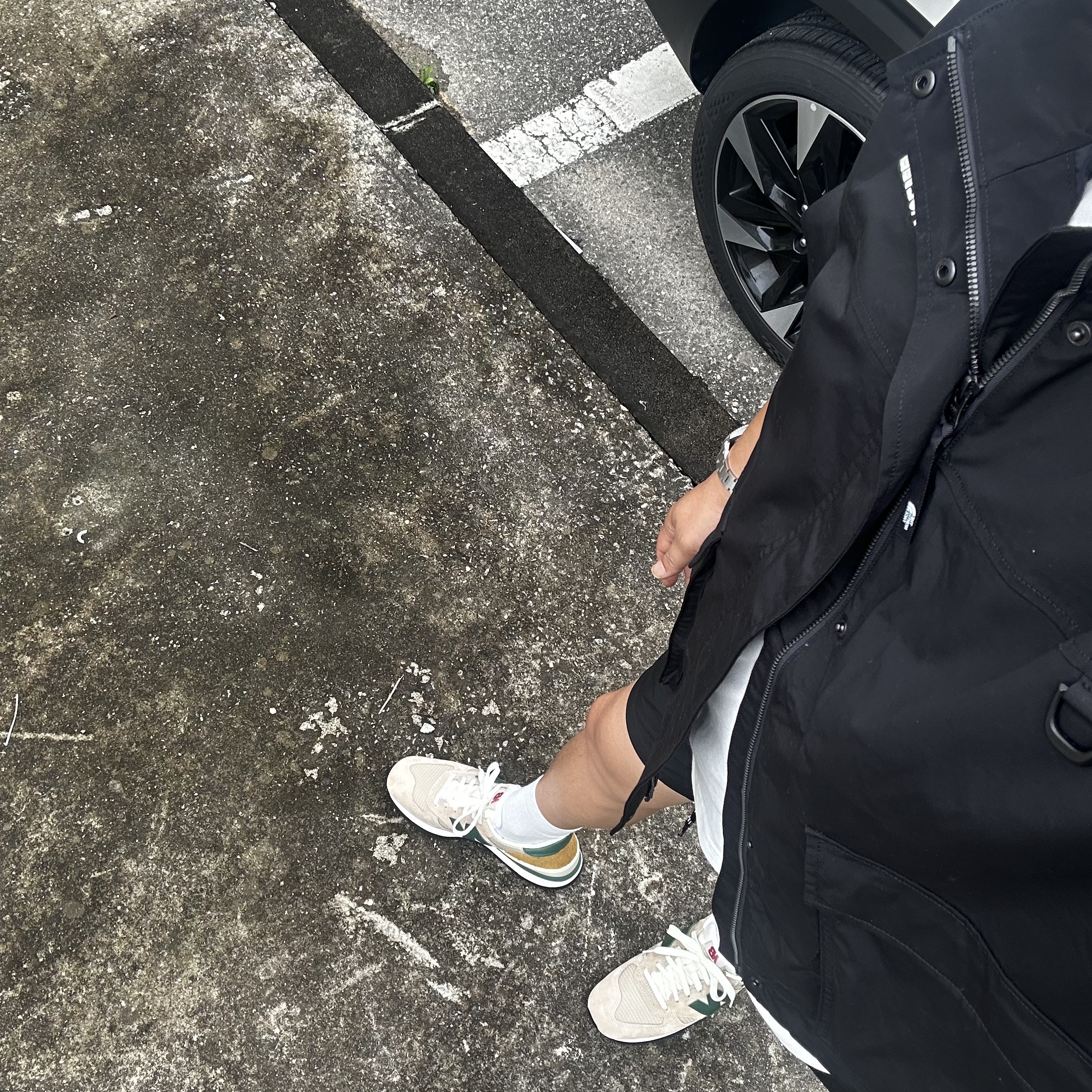 New Balance 990v1 Tan Green 착용 스타일 - 1