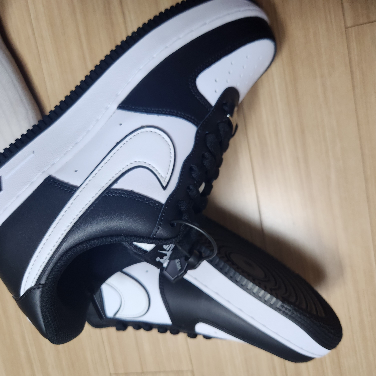 Nike Air Force 1 '07 Black White 착용 스타일