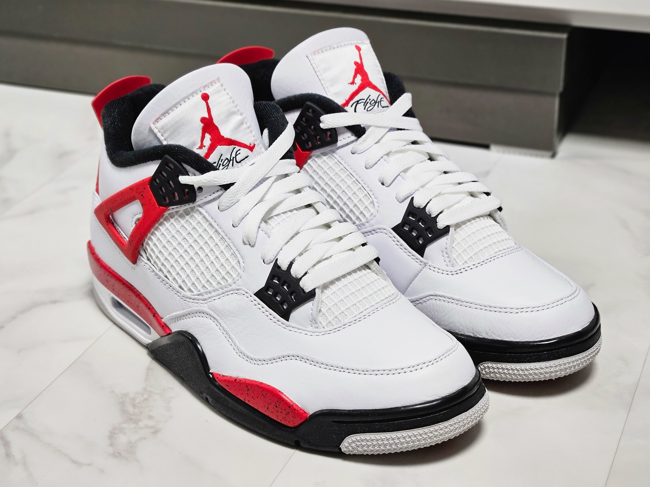 Jordan 4 Retro Red Cement 착용 스타일 - 3