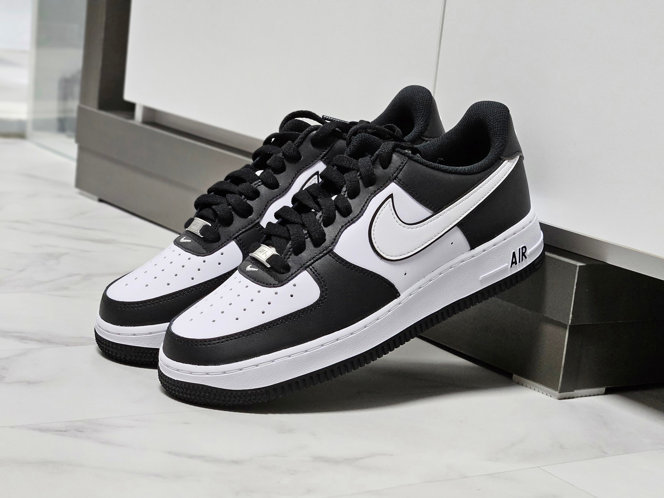 Nike Air Force 1 '07 Black White 착용 스타일 - 1