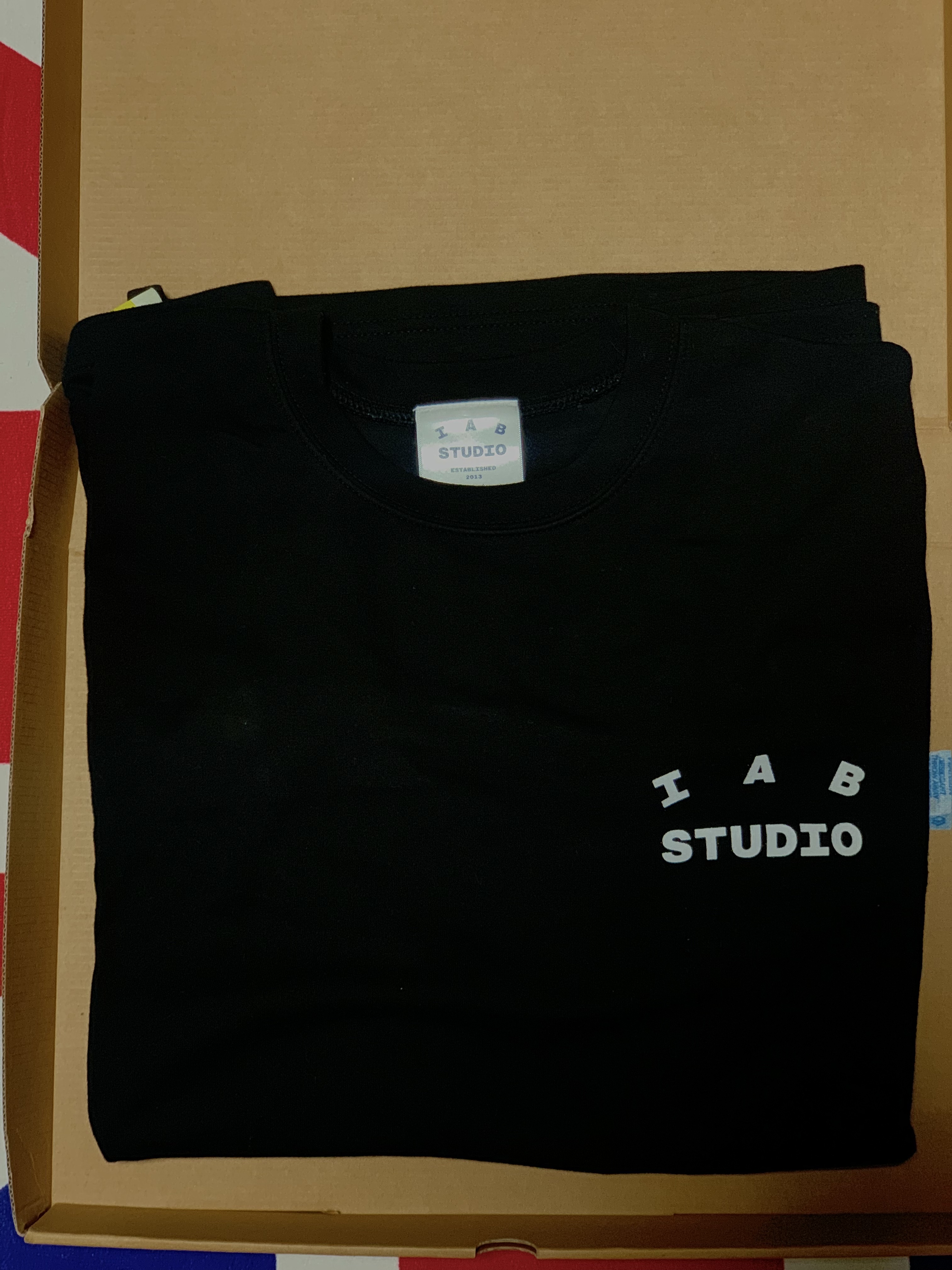IAB Studio 10th Anniversary T-Shirt Black 착용 스타일