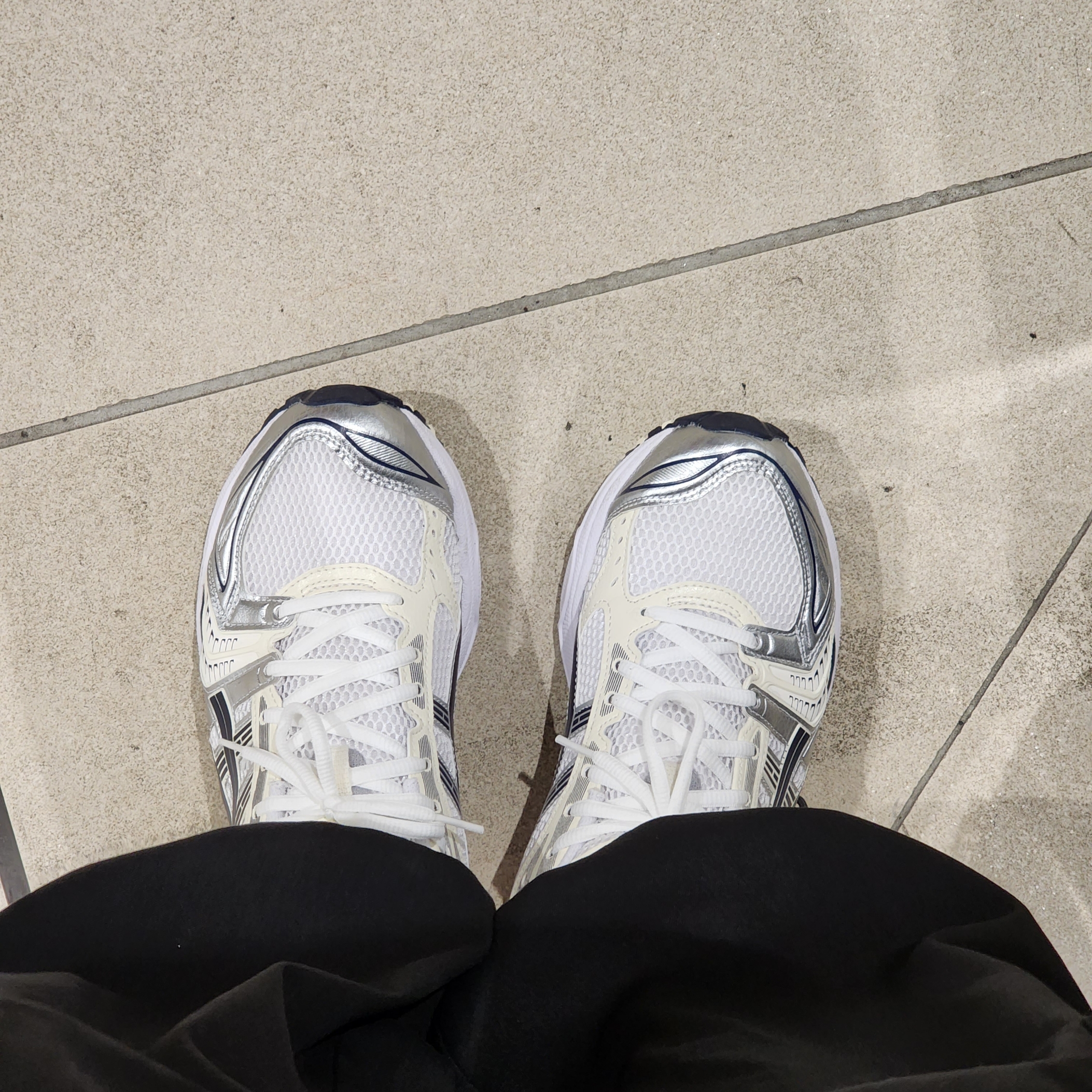 (W) Asics Gel-Kayano 14 White Midnight 착용 스타일