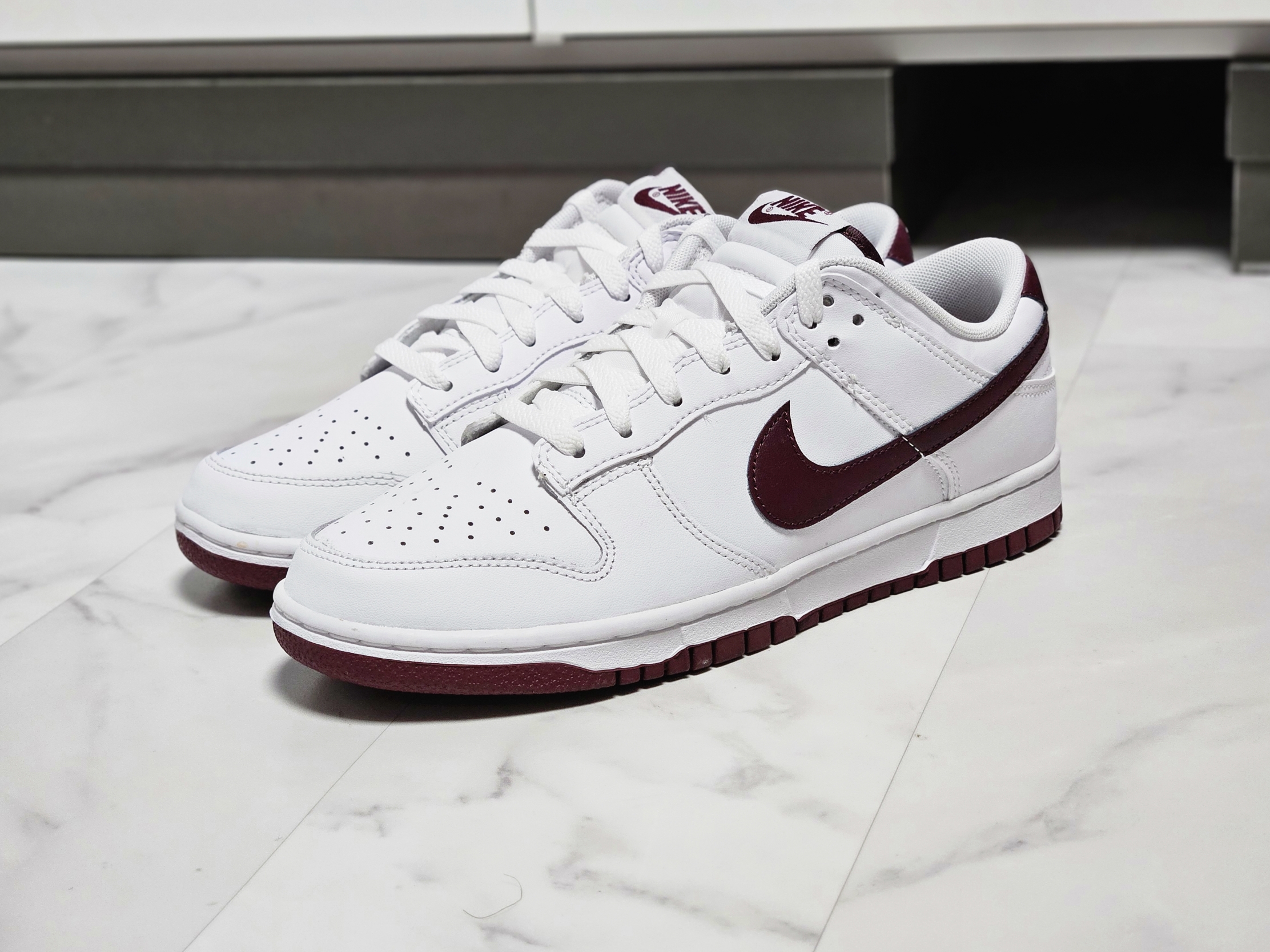 Nike Dunk Low White Night Maroon 착용 스타일 - 3