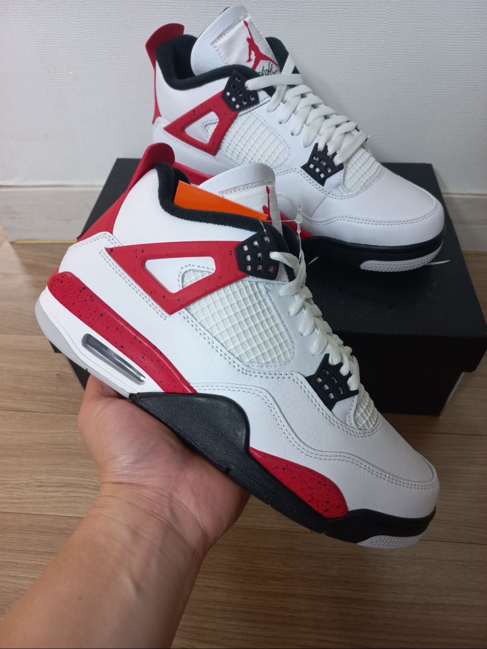 Jordan 4 Retro Red Cement 착용 스타일 - 1