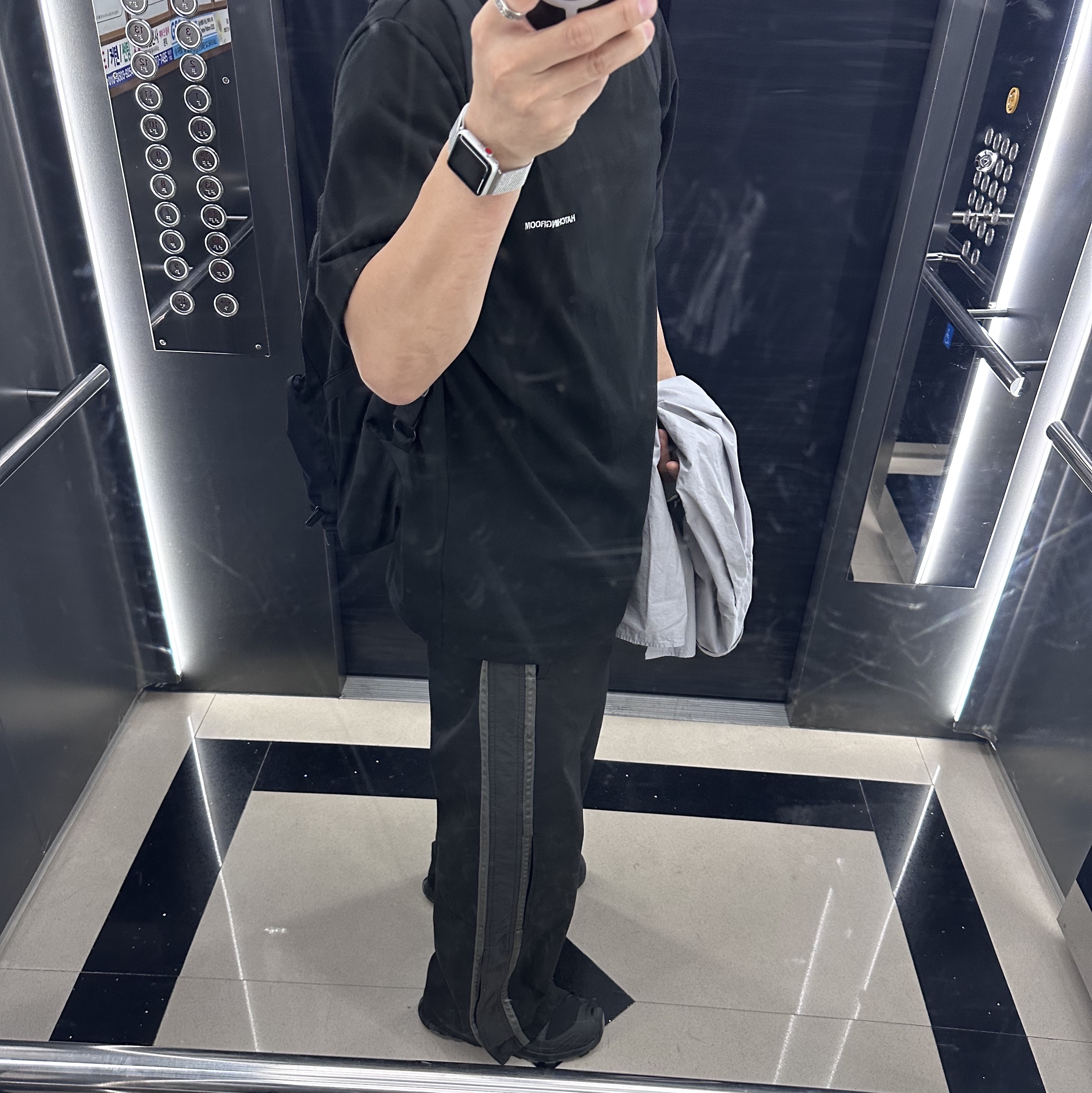 (W) Salomon XA Pro 3D V8 Black Phantom, Amiacalva Gabardine Backpack Black 착용 스타일