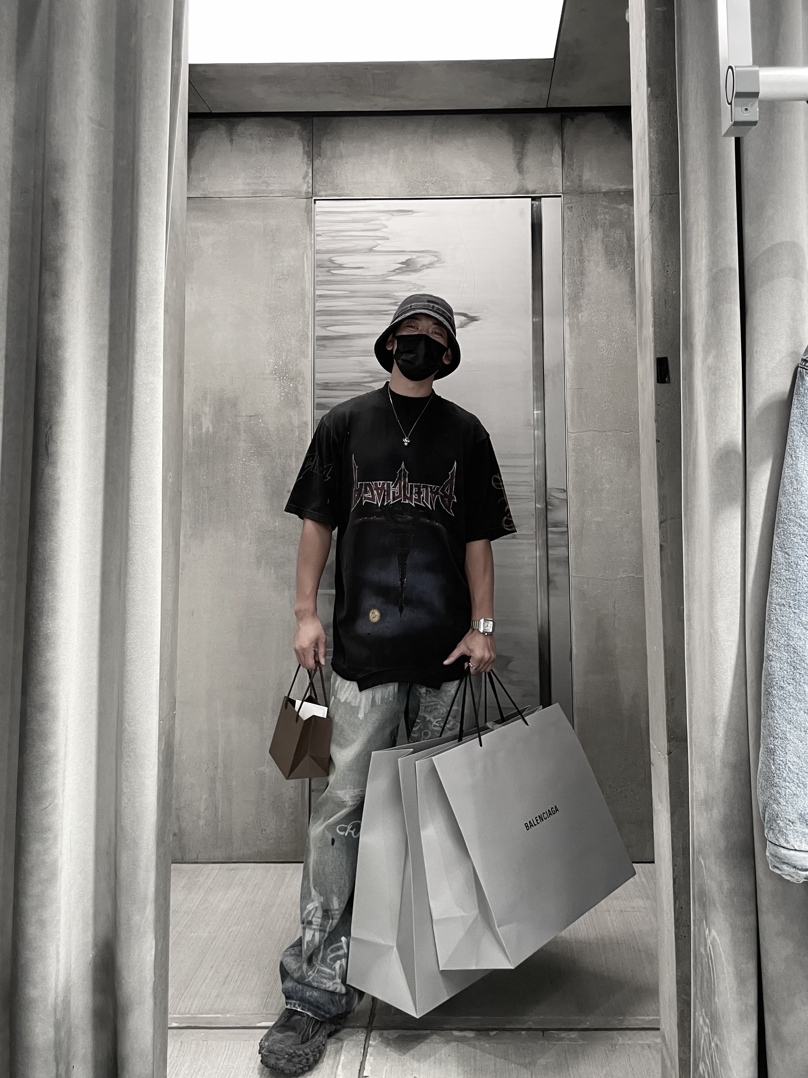 Balenciaga Paris Moon Upside Down Oversized T-Shirt Faded Black, Balenciaga Defender Sneakers Black 착용 스타일