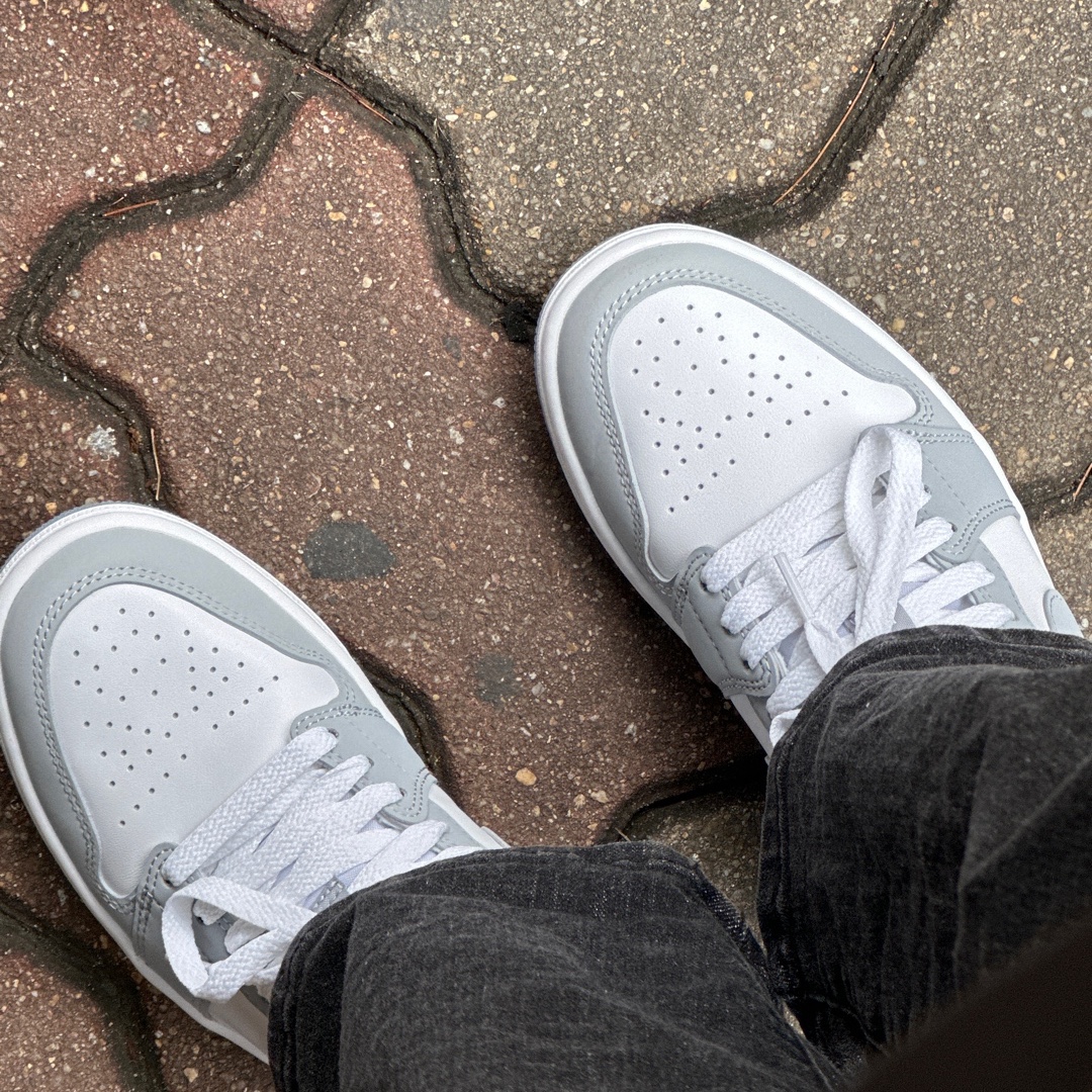 (W) Jordan 1 Low White Wolf Grey 착용 스타일 - 2