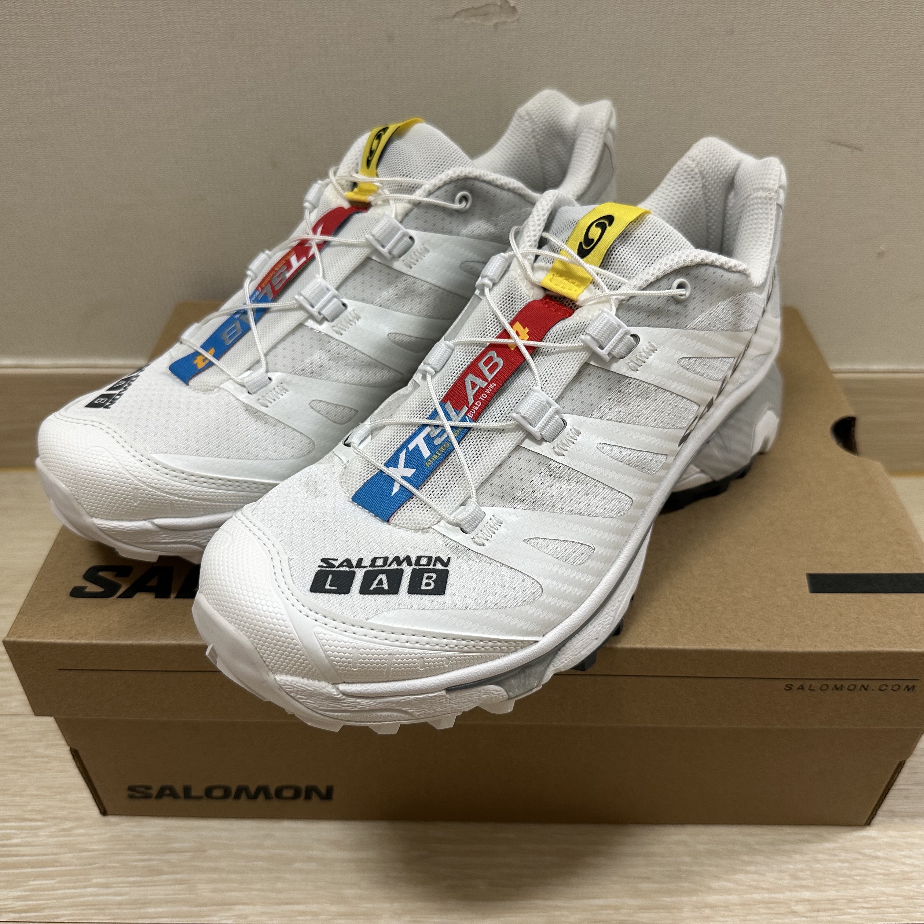 Salomon XT-4 White Lunar Rock 착용 스타일 - 1