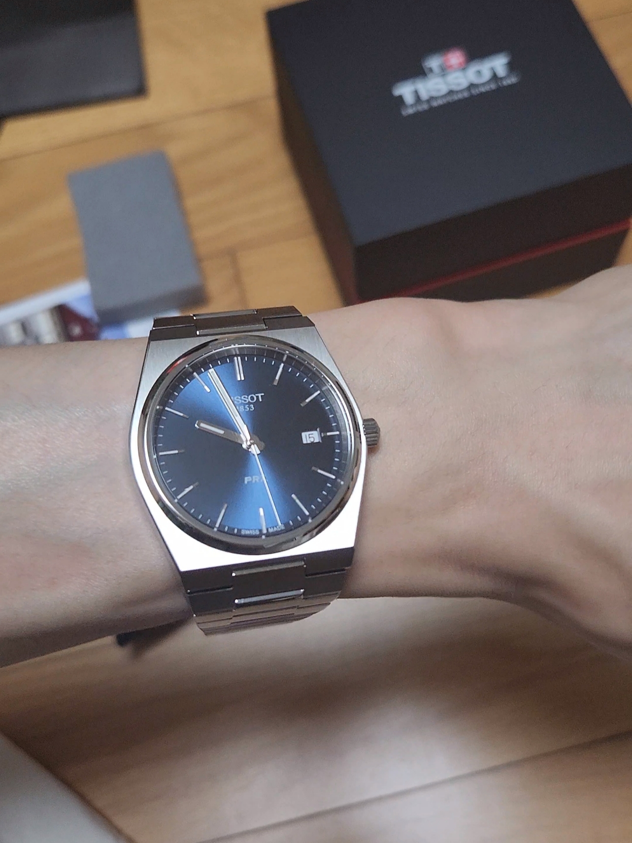 Tissot PRX 40mm Quartz Steel Blue 착용 스타일