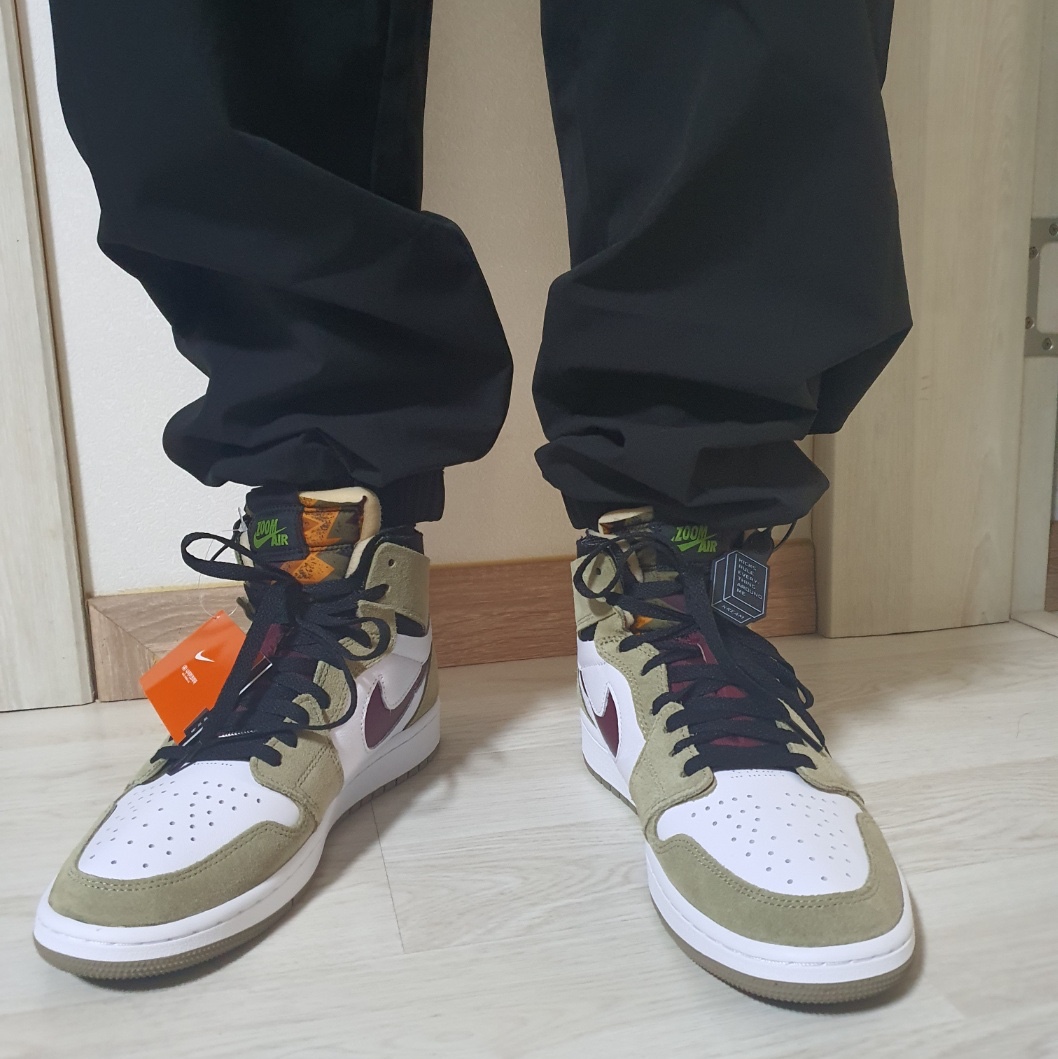 Jordan 1 Zoom Air CMFT Neutral Olive 착용 스타일 - 1
