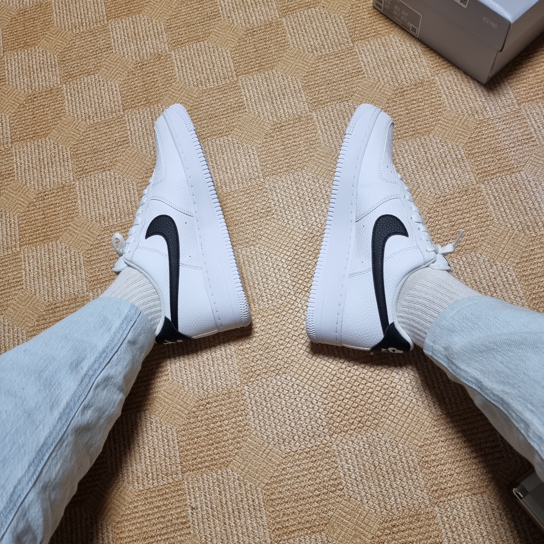 Nike Air Force 1 '07 White Black 착용 스타일 - 1