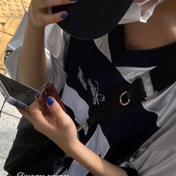 2000Archives Football T-Shirt Navy 착용 스타일 - 2