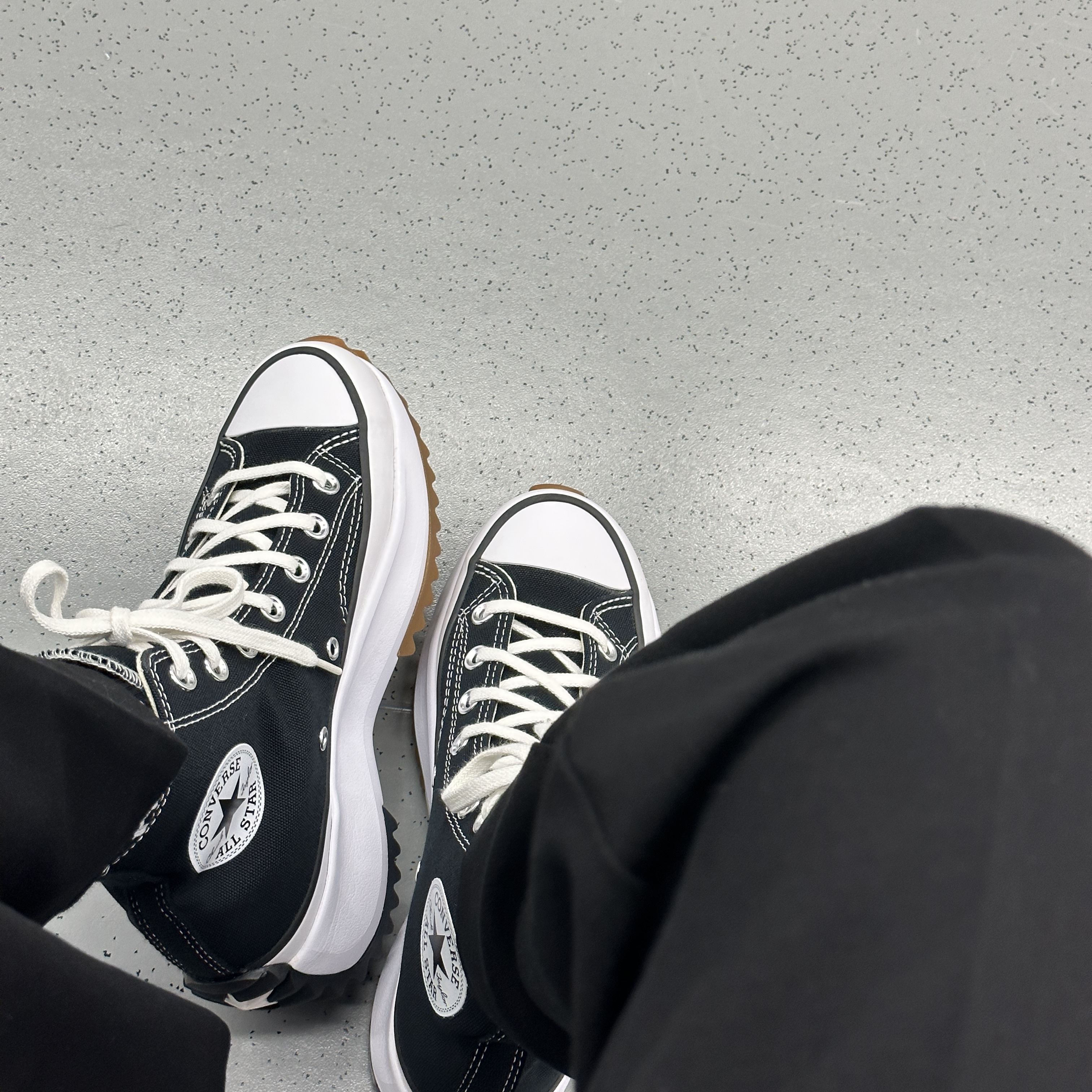 Converse Run Star Hike Hi Black White Gum 착용 스타일
