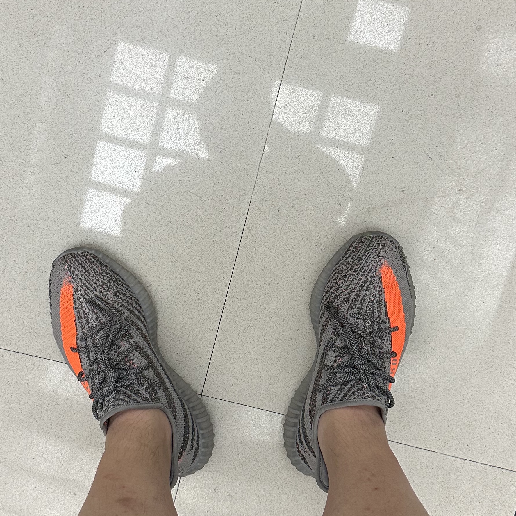 Adidas Yeezy Boost 350 V2 Beluga - Reflective 착용 스타일
