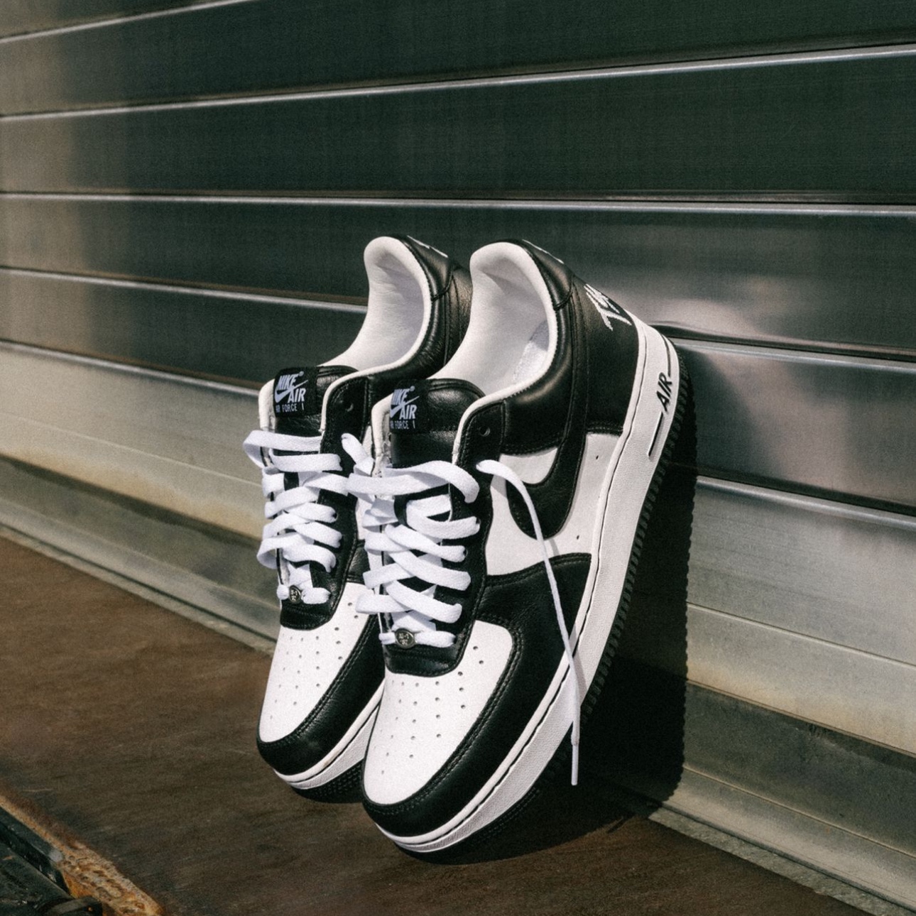 Nike x Terror Squad Air Force 1 Low QS Blackout 착용 스타일 - 5