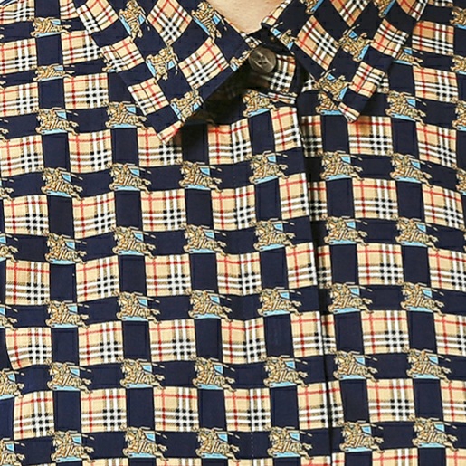 (W) Burberry Tiled Archive Print Cotton Shirt Navy 착용 스타일 - 1