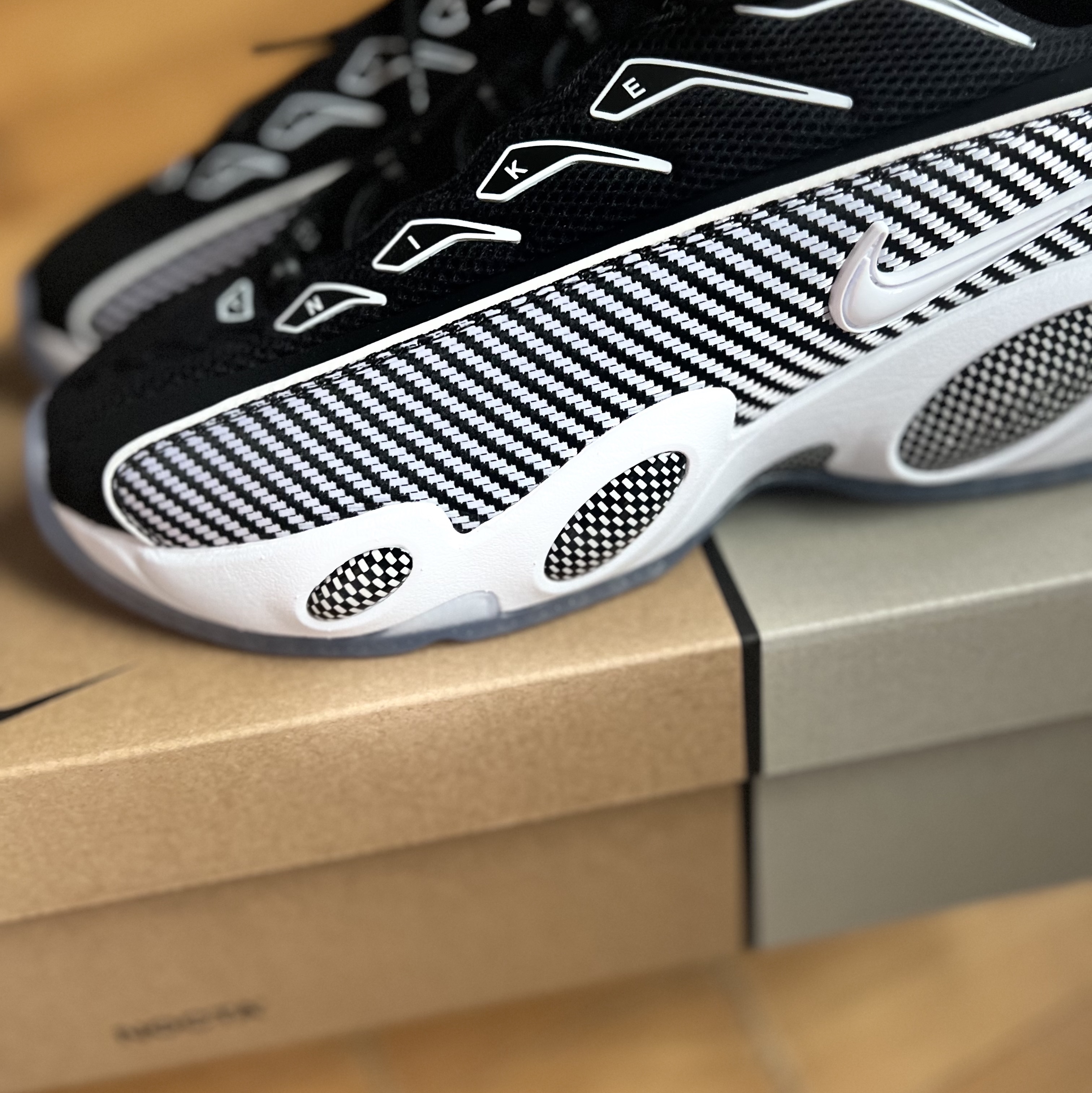 Nike x Drake Nocta Glide Black White Clear 착용 스타일 - 5