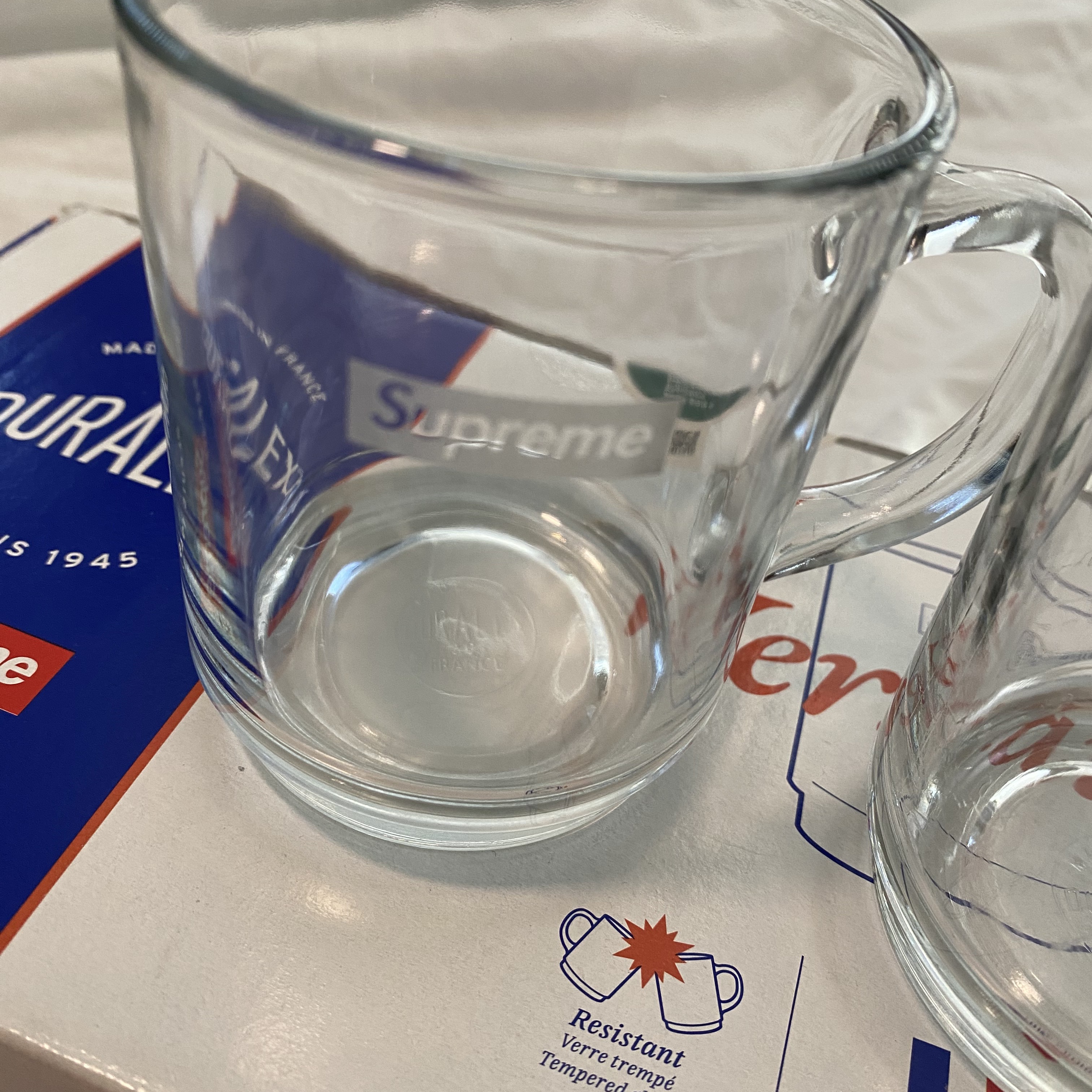 Supreme x ShedRain Transparent Checkerboard Umbrella - 20SS, Supreme x Cargo Container Electric Fan Red - 23FW 착용 스타일 - 2