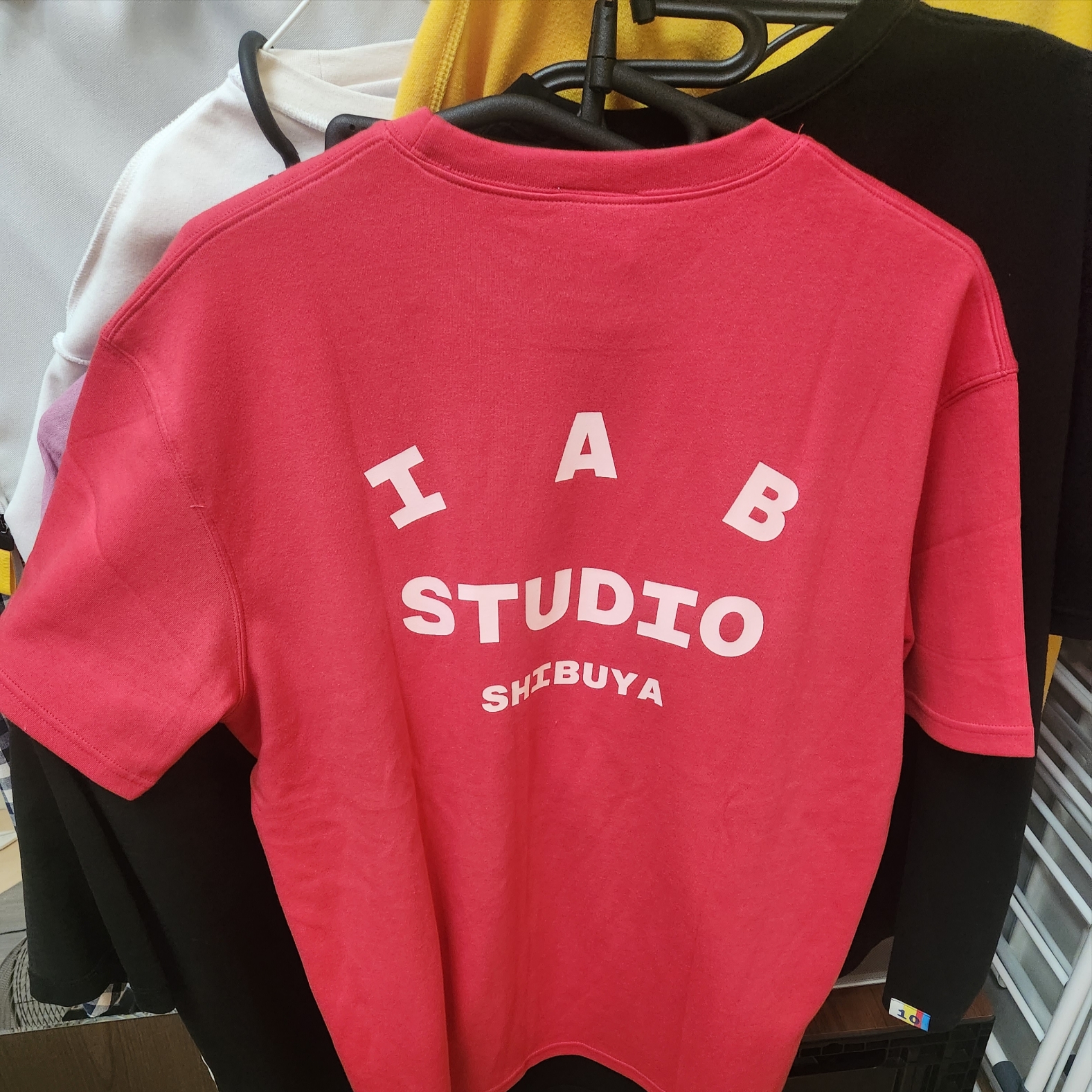 IAB Studio T-Shirt Tomato - Shibuya Exclusive 착용 스타일 - 2