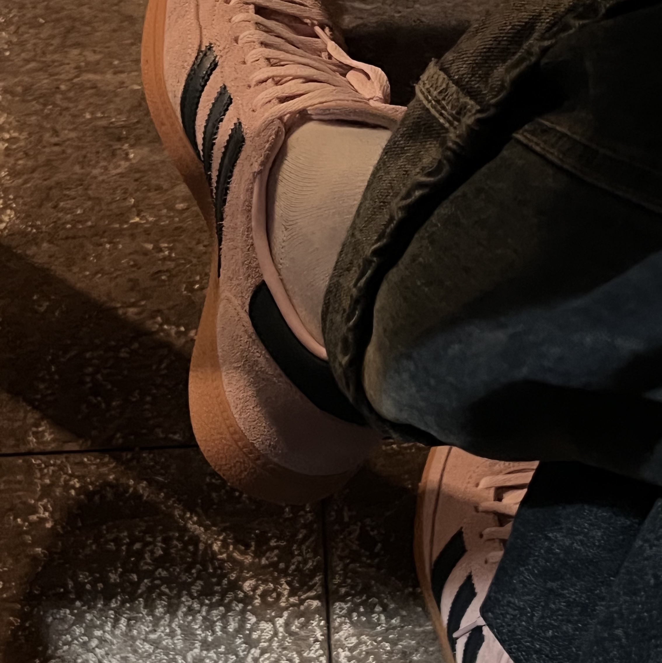 (W) Adidas Spezial Handball Clear Pink 착용 스타일 - 1