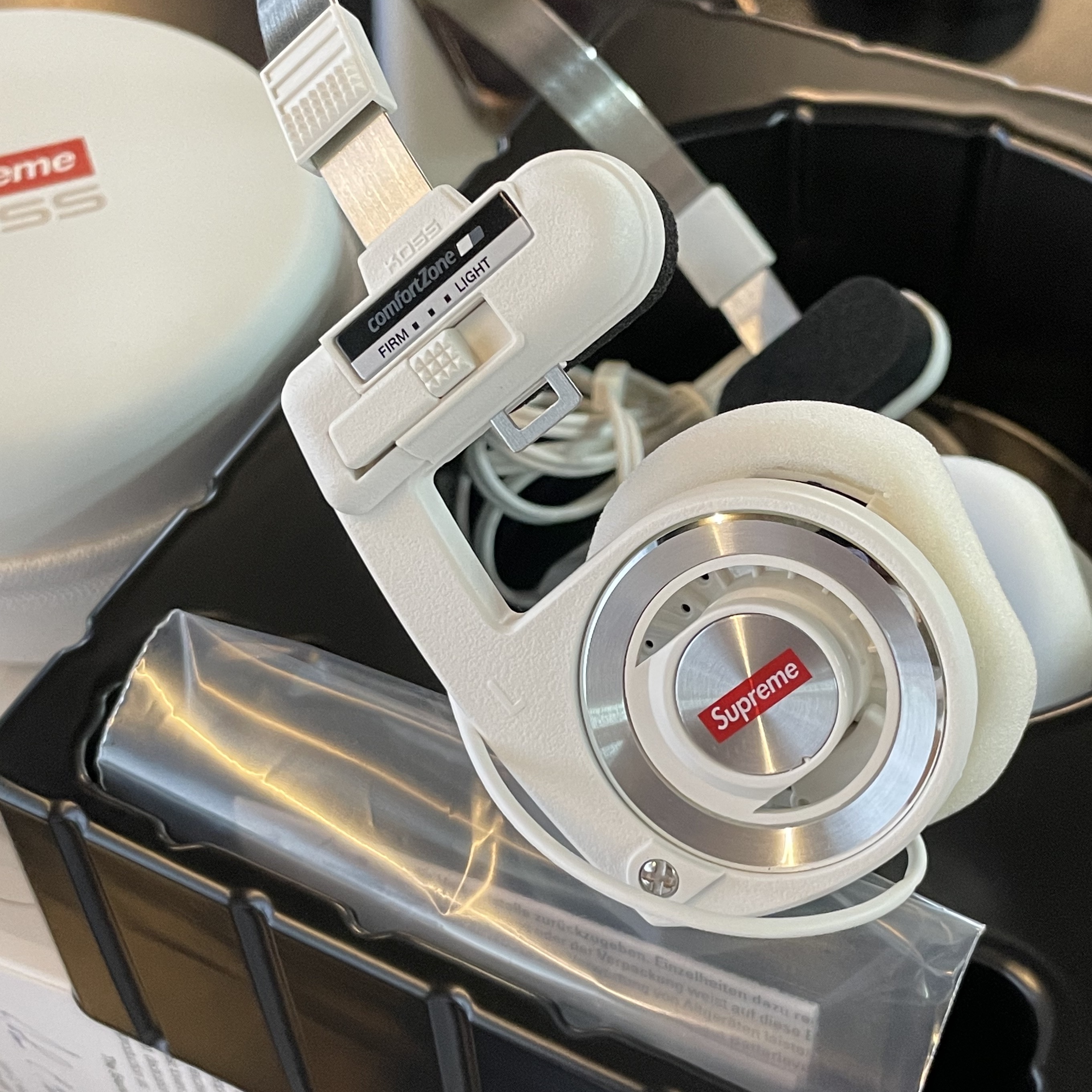 Supreme x Koss Portapro Headphones White - 23FW 착용 스타일