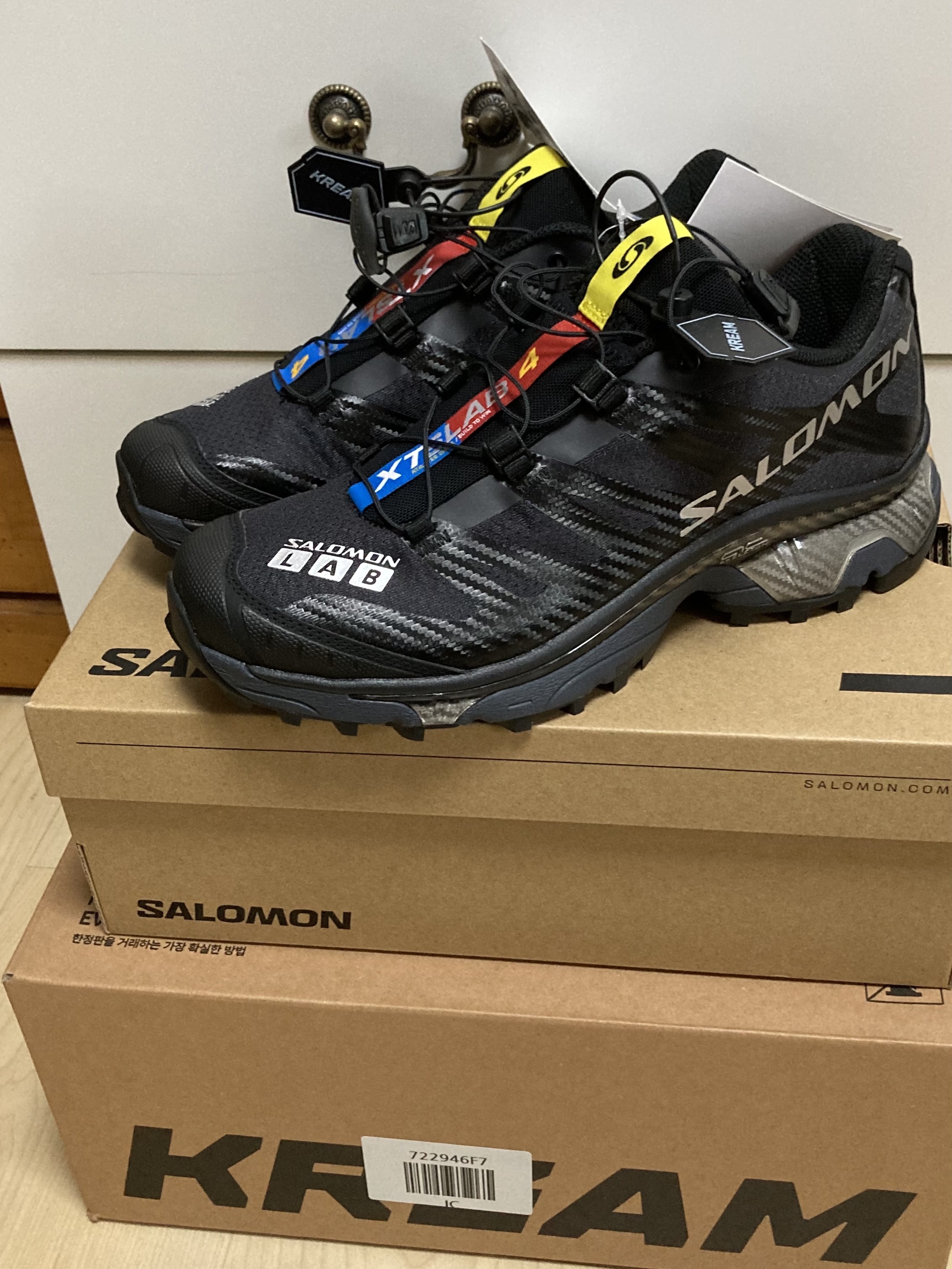 Salomon XT-4 Black Silver Metallic 착용 스타일