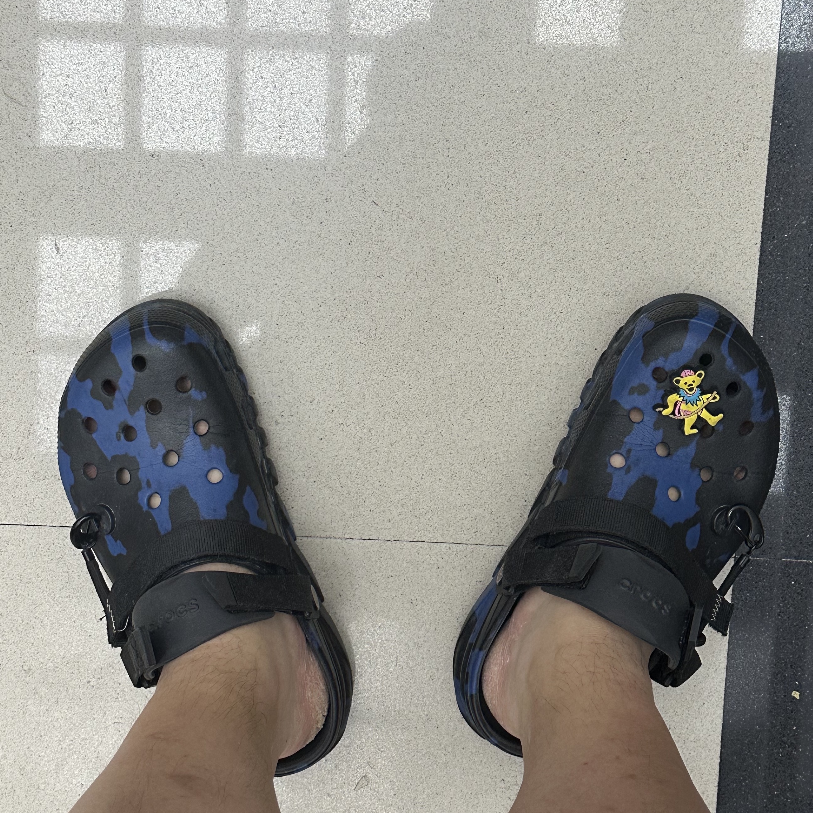 Crocs x Post Malone Duet Max Clog Blue Camo 착용 스타일