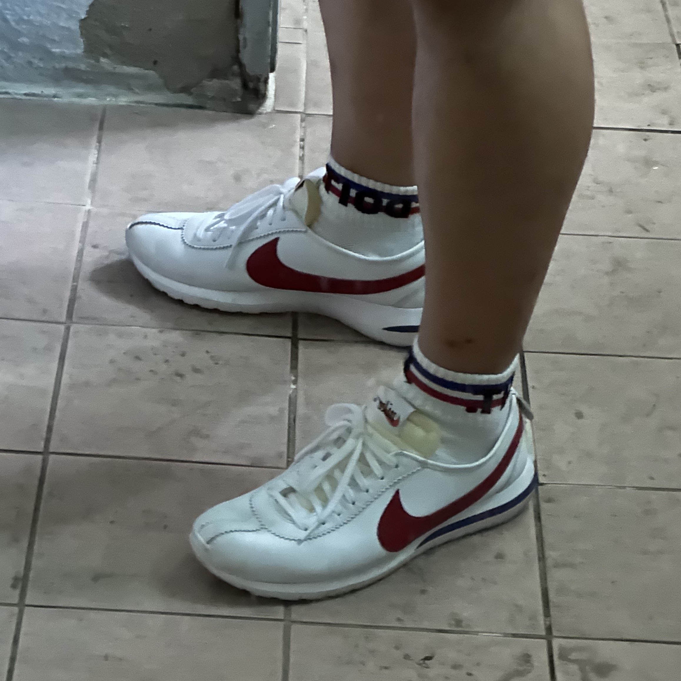 Nike Roshe Run Cortez Forrest Gump 착용 스타일