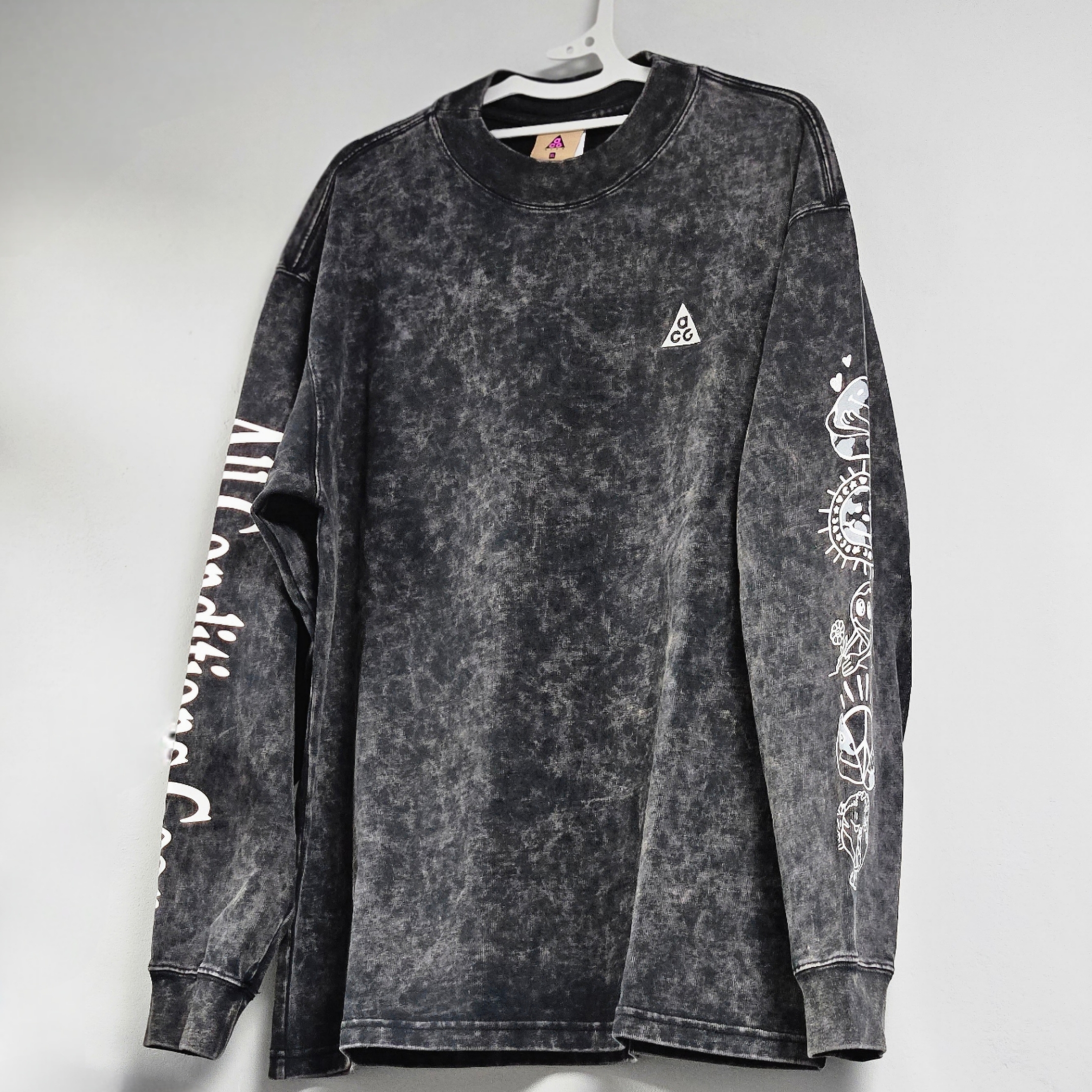 Nike ACG Earth Long Sleeve T-Shirt Black 착용 스타일 - 2