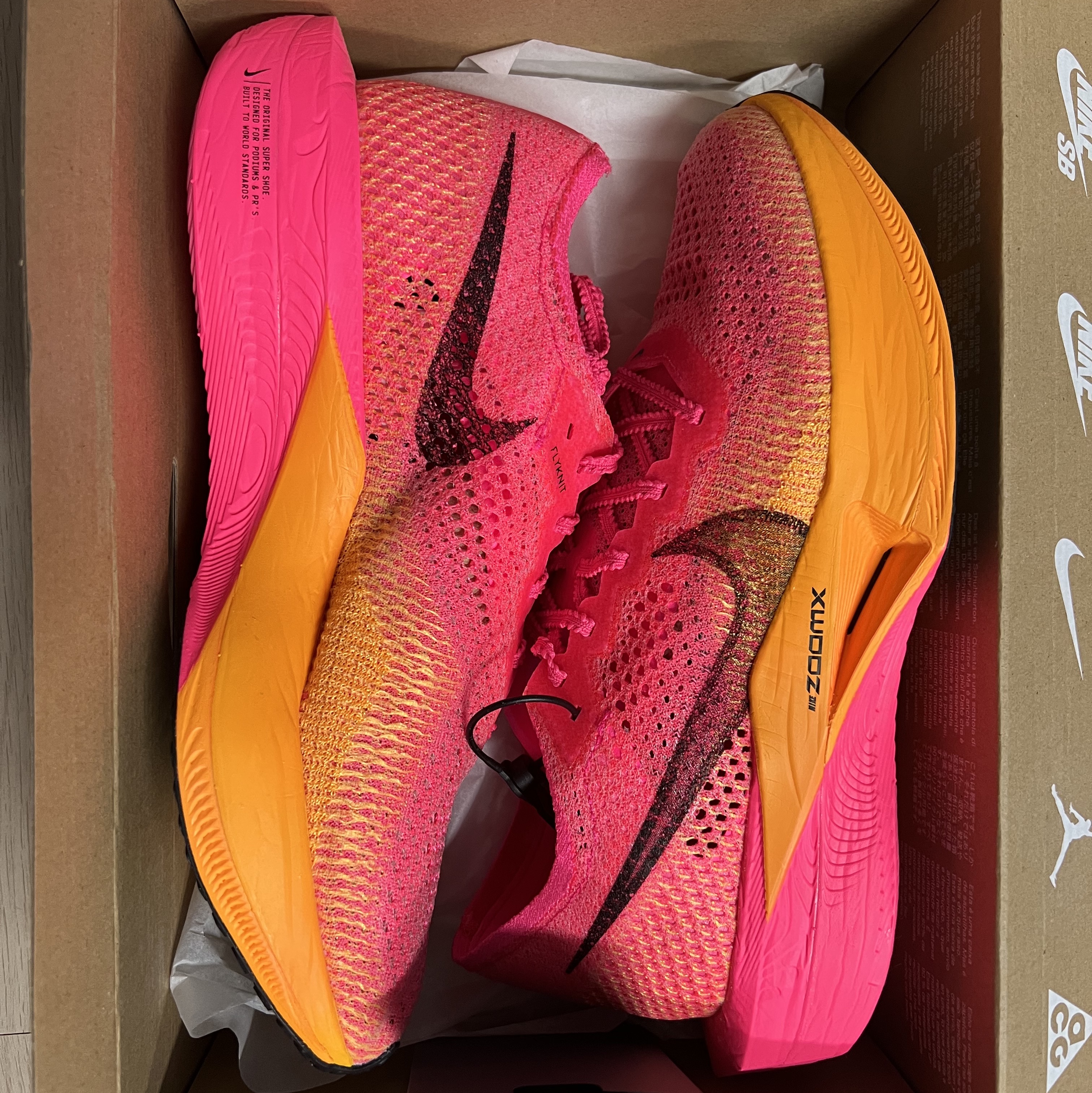 Nike ZoomX Vaporfly Next% 3 Hyper Pink 착용 스타일