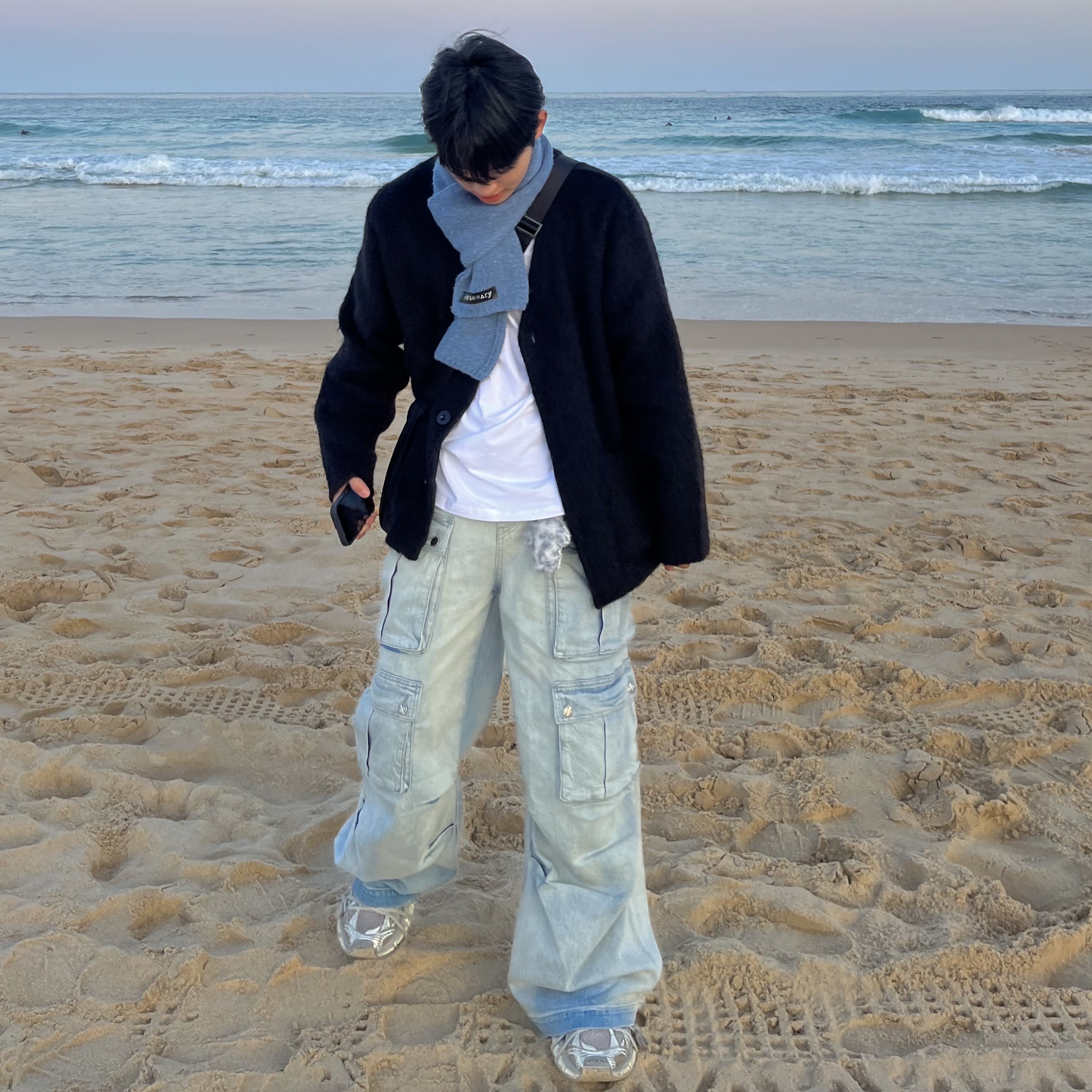 (W) Zara ZW Mid-Rise Baggy Cargo Jeans Light Blue, (W) Balenciaga 3XL Sneakers Light Beige 착용 스타일 - 1