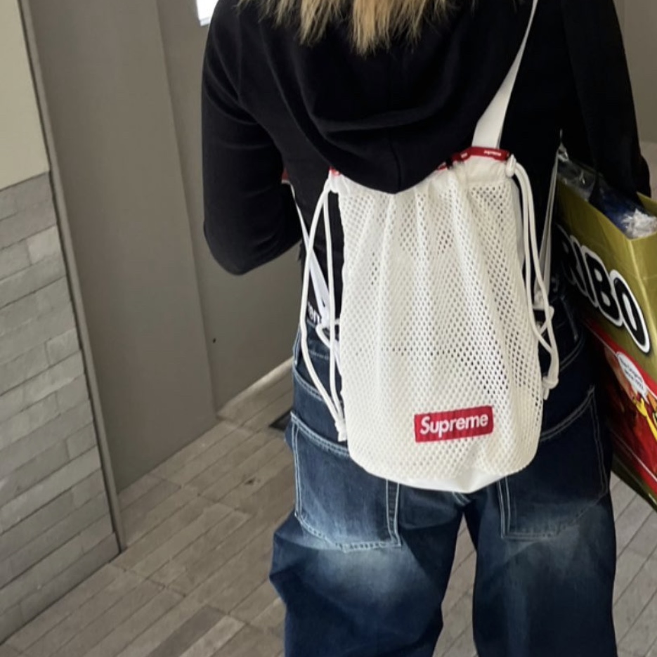 Supreme Mesh Small Backpack White - 23SS 착용 스타일 - 3