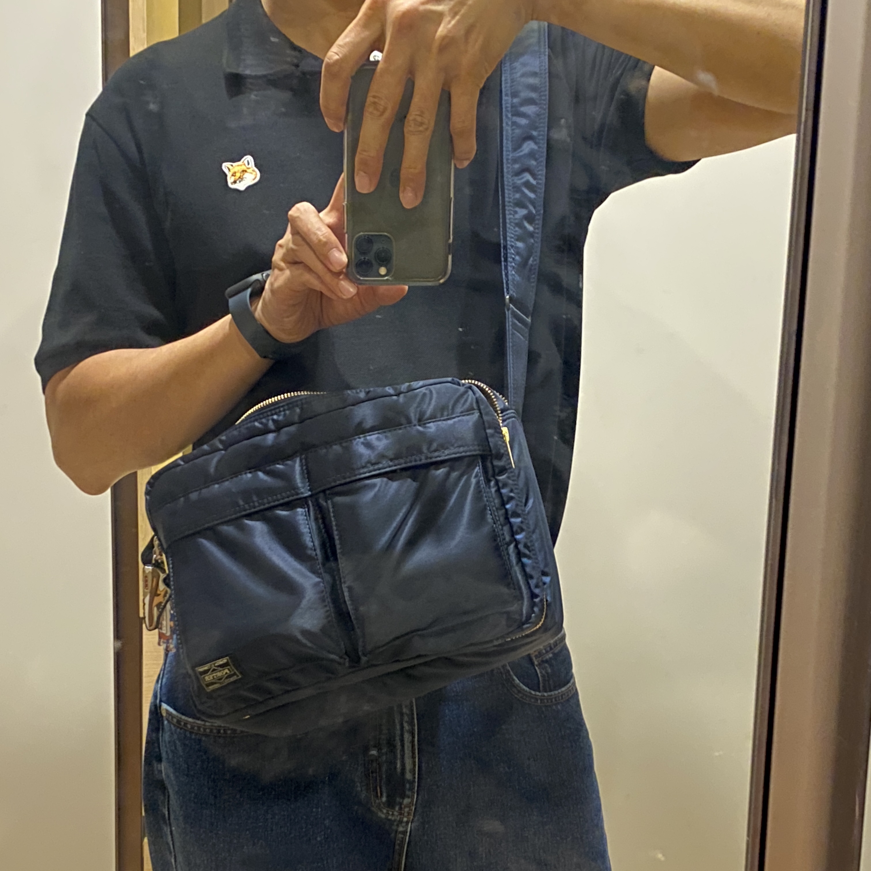 Porter Tanker Shoulder Bag L Iron Blue 착용 스타일