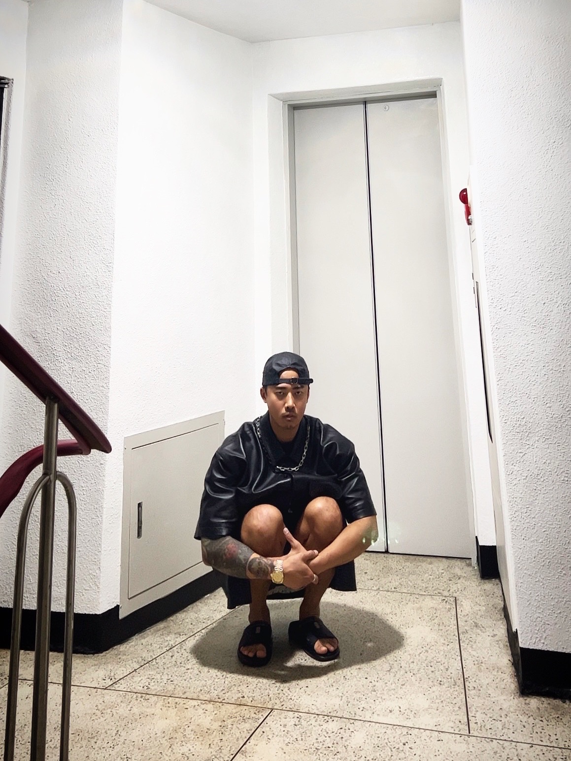 Supreme Leather Camp Cap Black - 21SS, Supreme Leather S/S Work Shirt Black - 23FW 착용 스타일 - 2