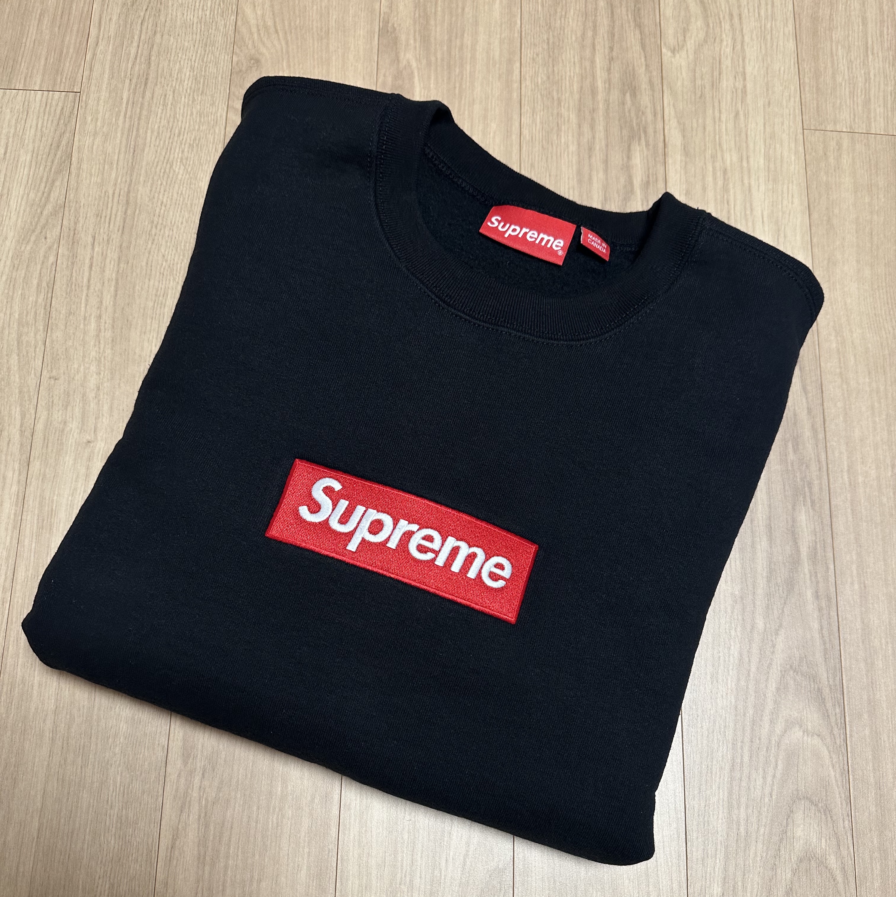 Supreme Box Logo Crewneck Black - 22FW, Supreme Box Logo Crewneck Blue - 22FW 착용 스타일 - 1