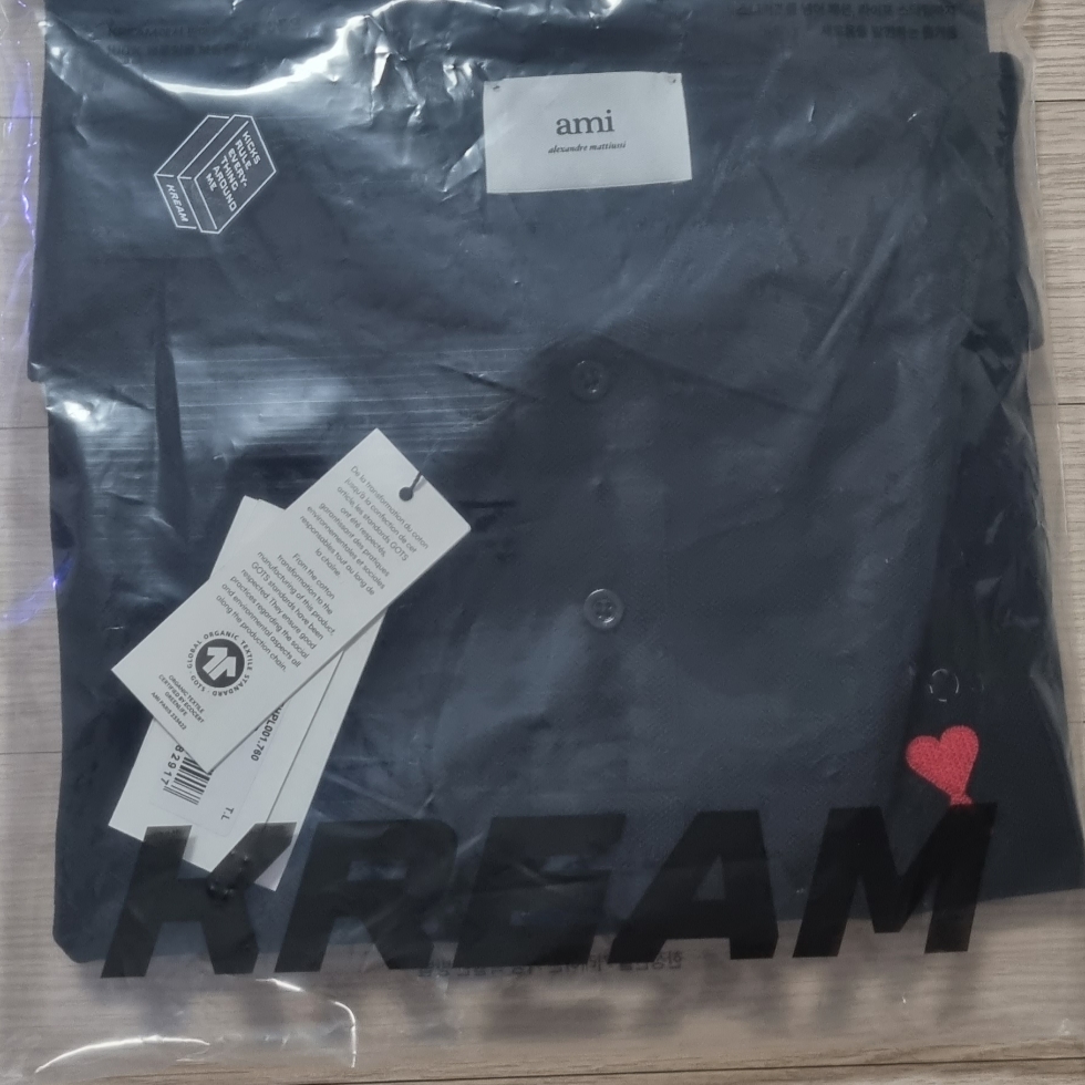 AMI de Coeur Polo Shirt Black 착용 스타일 - 2