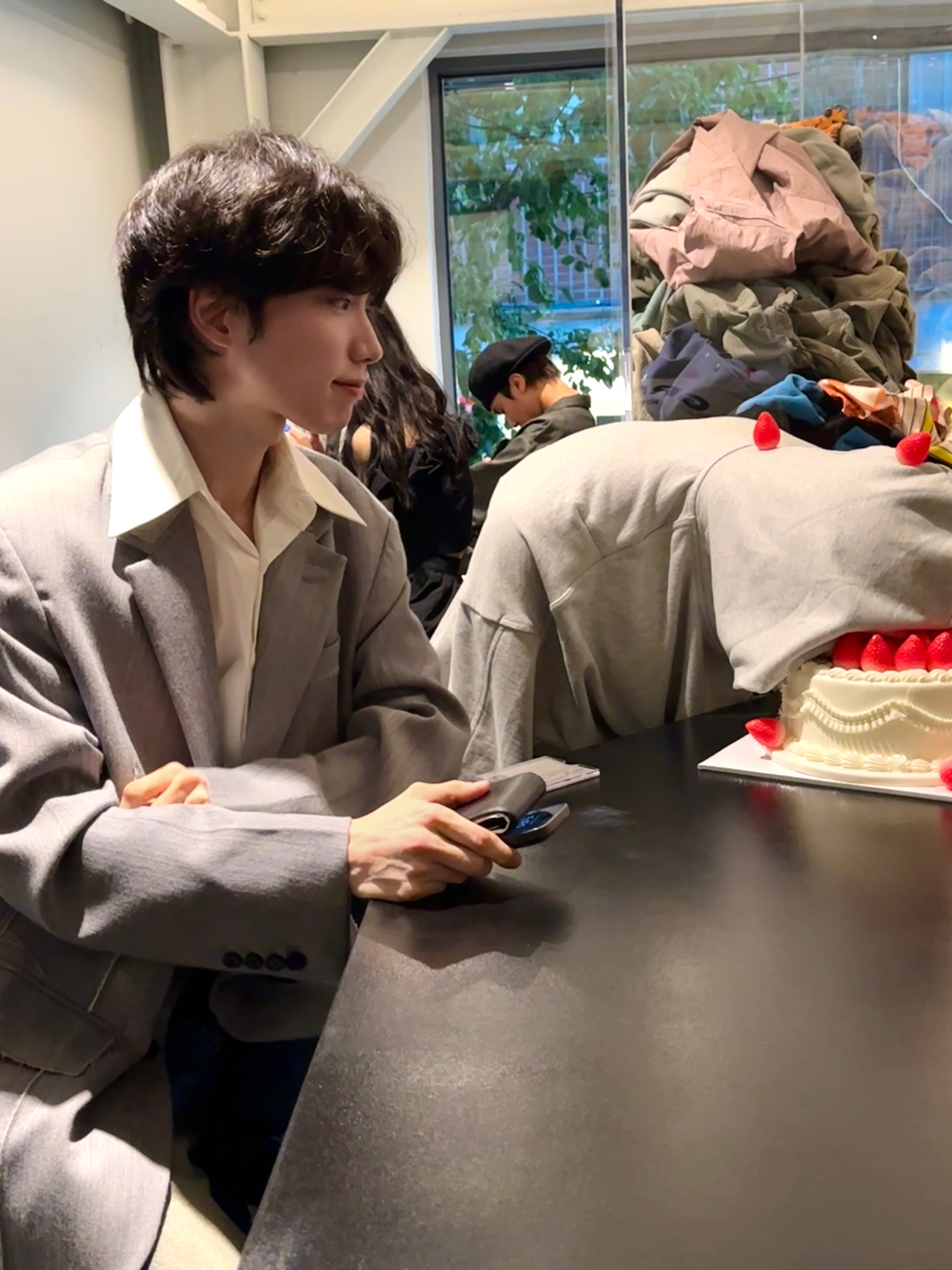 Balenciaga 3XL Sneakers Light Beige 착용 스타일 - 3