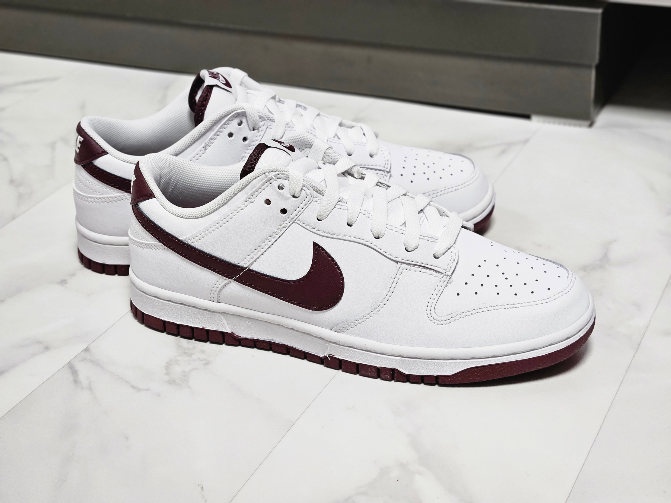 Nike Dunk Low White Night Maroon 착용 스타일 - 2